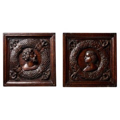 Ensemble de 2 panneaux muraux en Oak du 17e siècle sculptés à la main