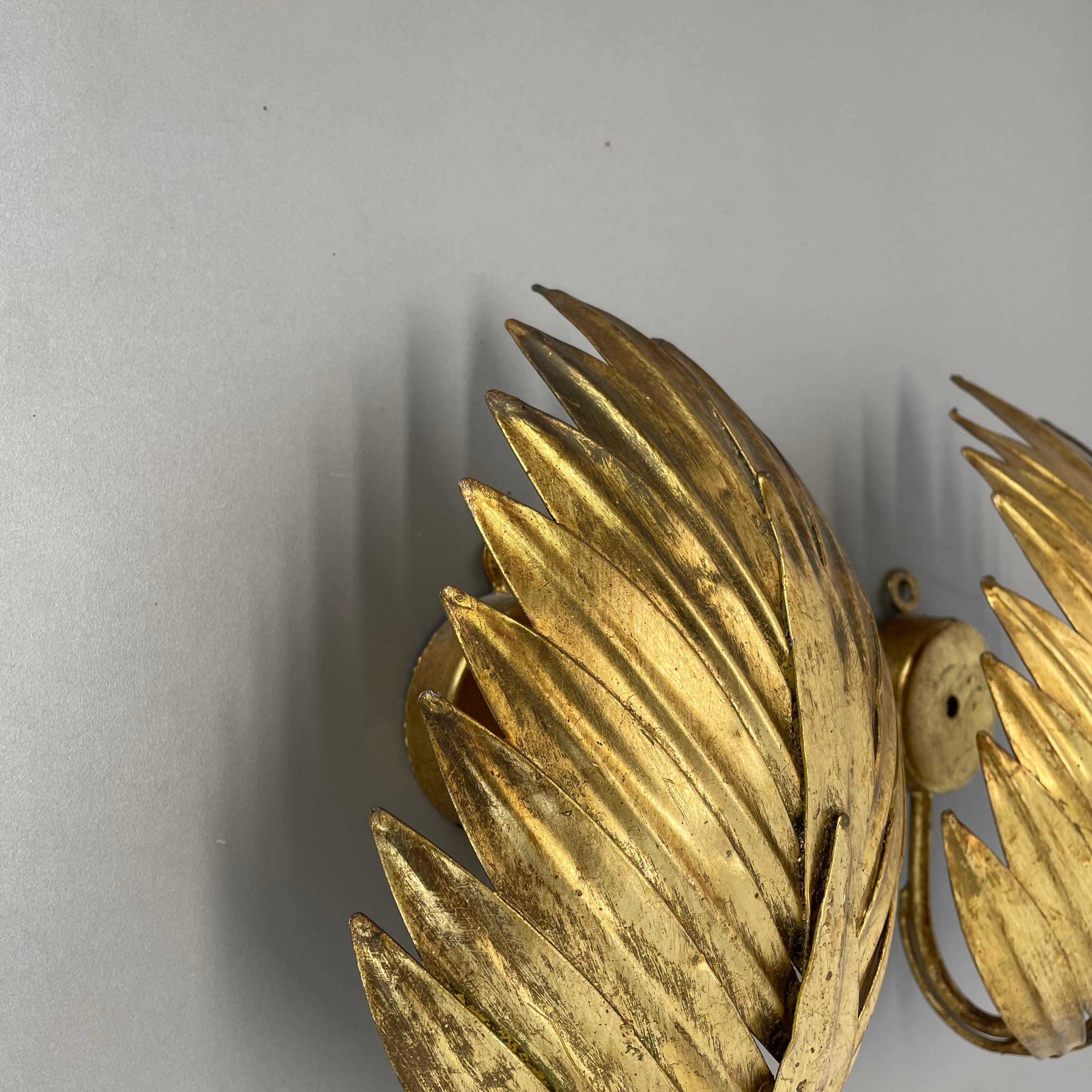 Allemand Ensemble de 2 appliques murales de style Hans Kögl à feuilles dorées Florentine, Italie, 1980 en vente