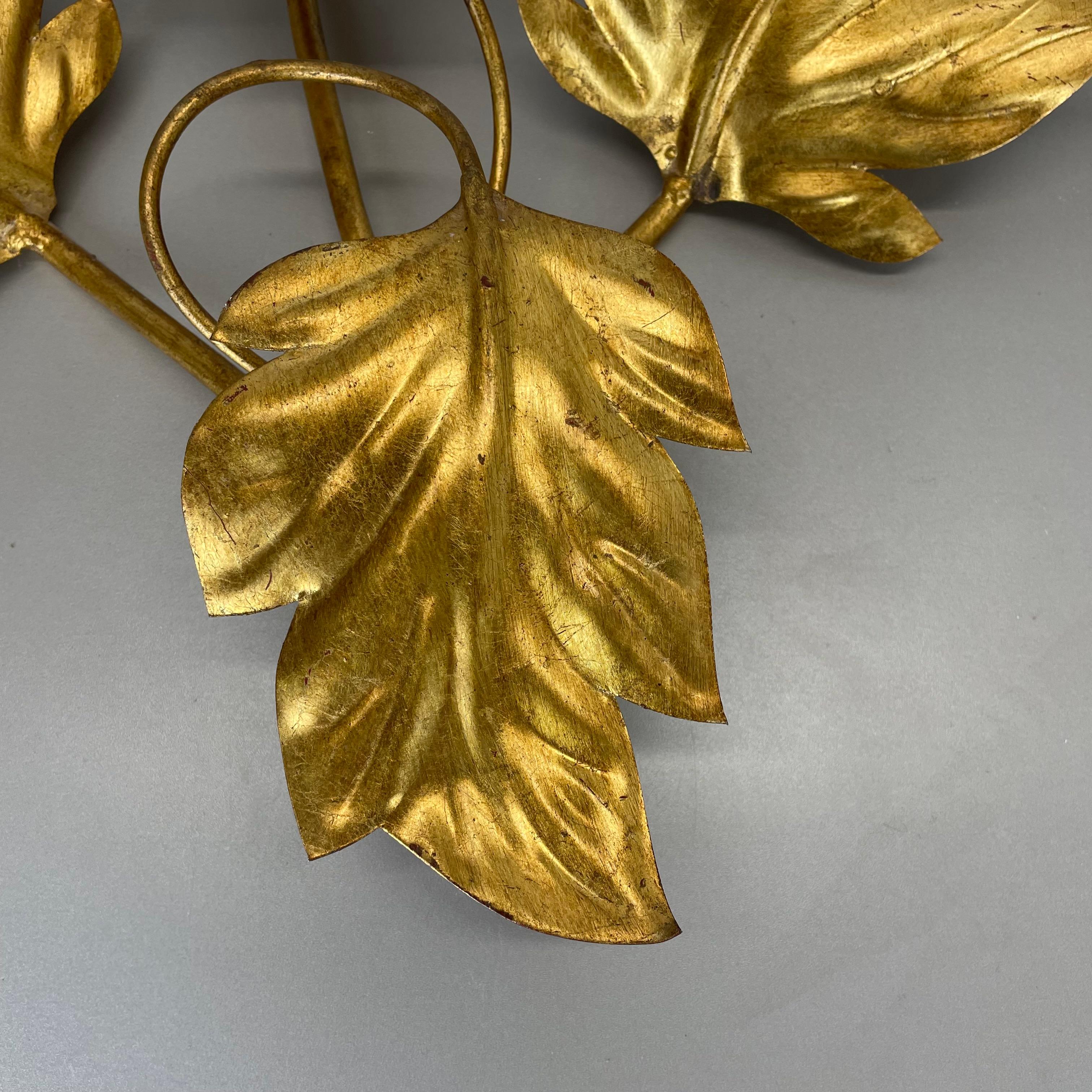 20th Century set of 2 Hans Kögl Style Golden Florentiner Leaf Wall Light Sconces, Italy, 1980 For Sale