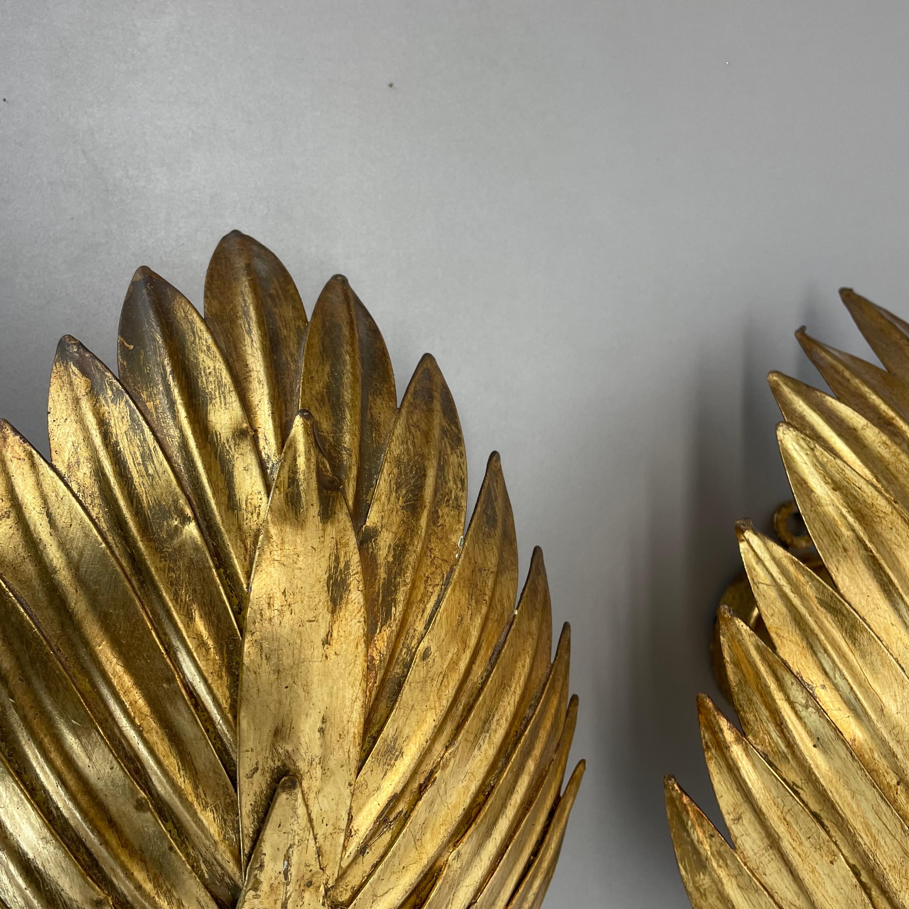 20ième siècle Ensemble de 2 appliques murales de style Hans Kögl à feuilles dorées Florentine, Italie, 1980 en vente