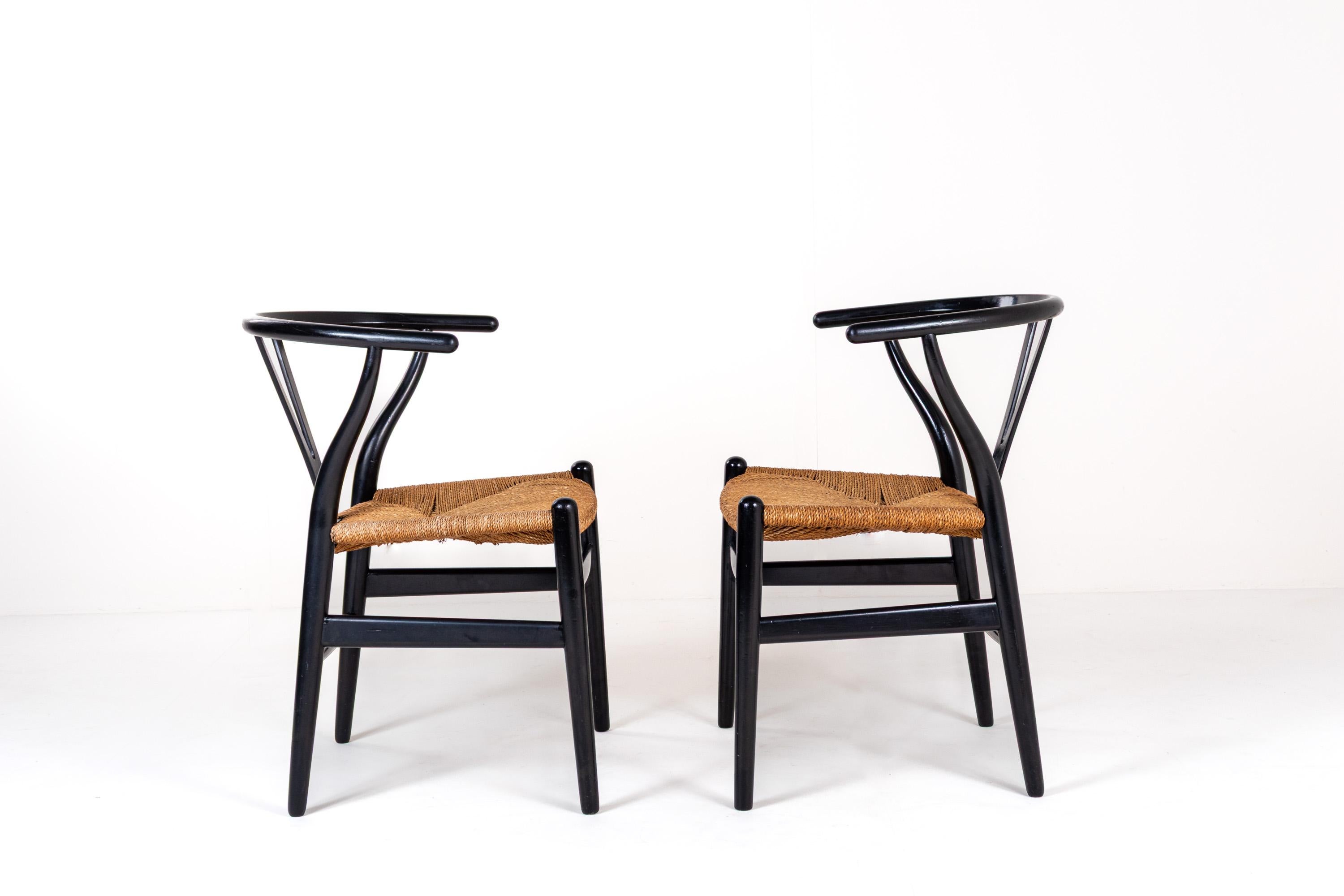 Européen Ensemble de 2 chaises Hans Wegner CH24 Wishbone en vente