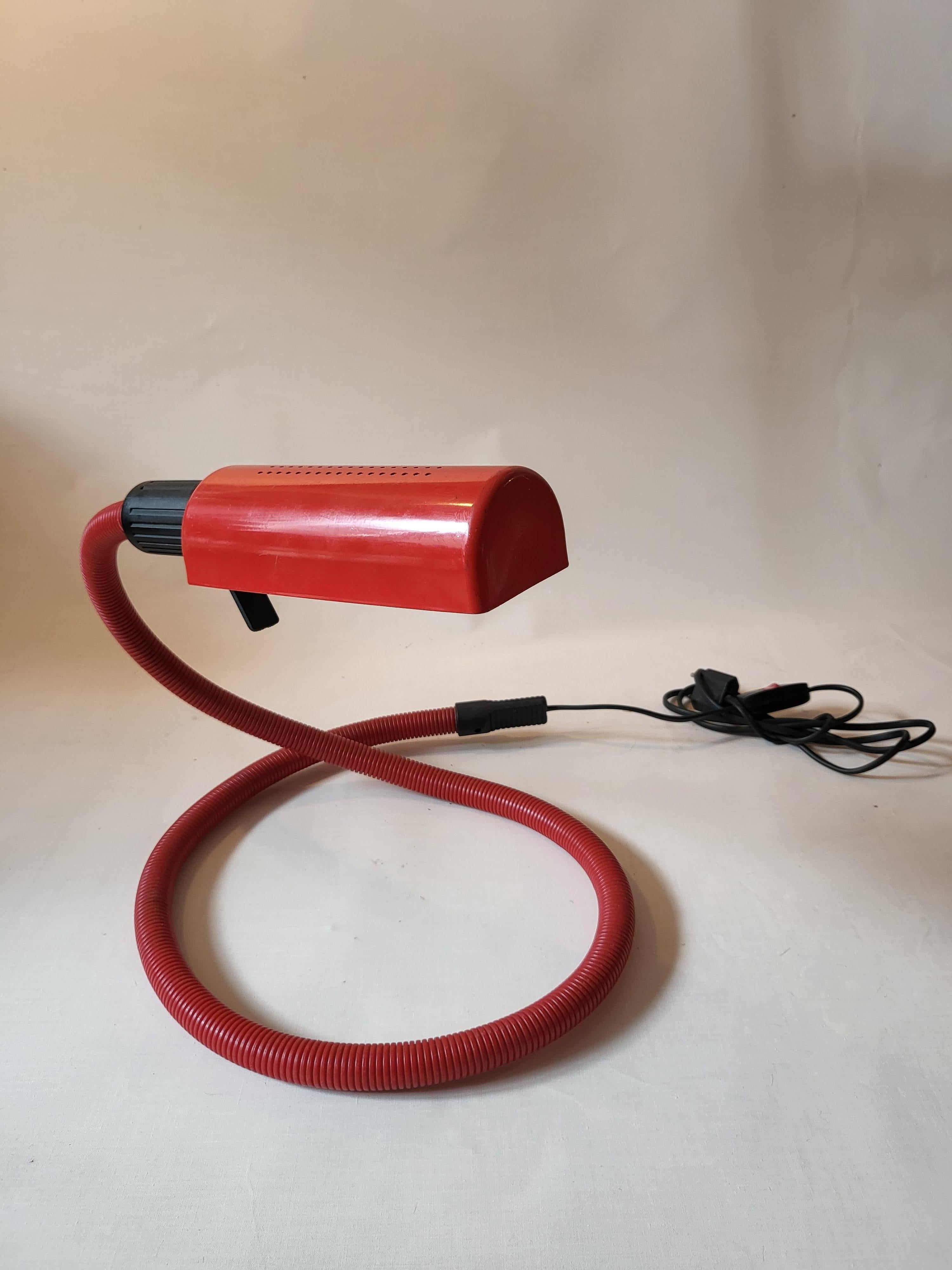 Fin du 20e siècle Ensemble de 2 lampes serpent Hebi de Isao I. Hosoe pour V. Luce  Design italien 1982   en vente