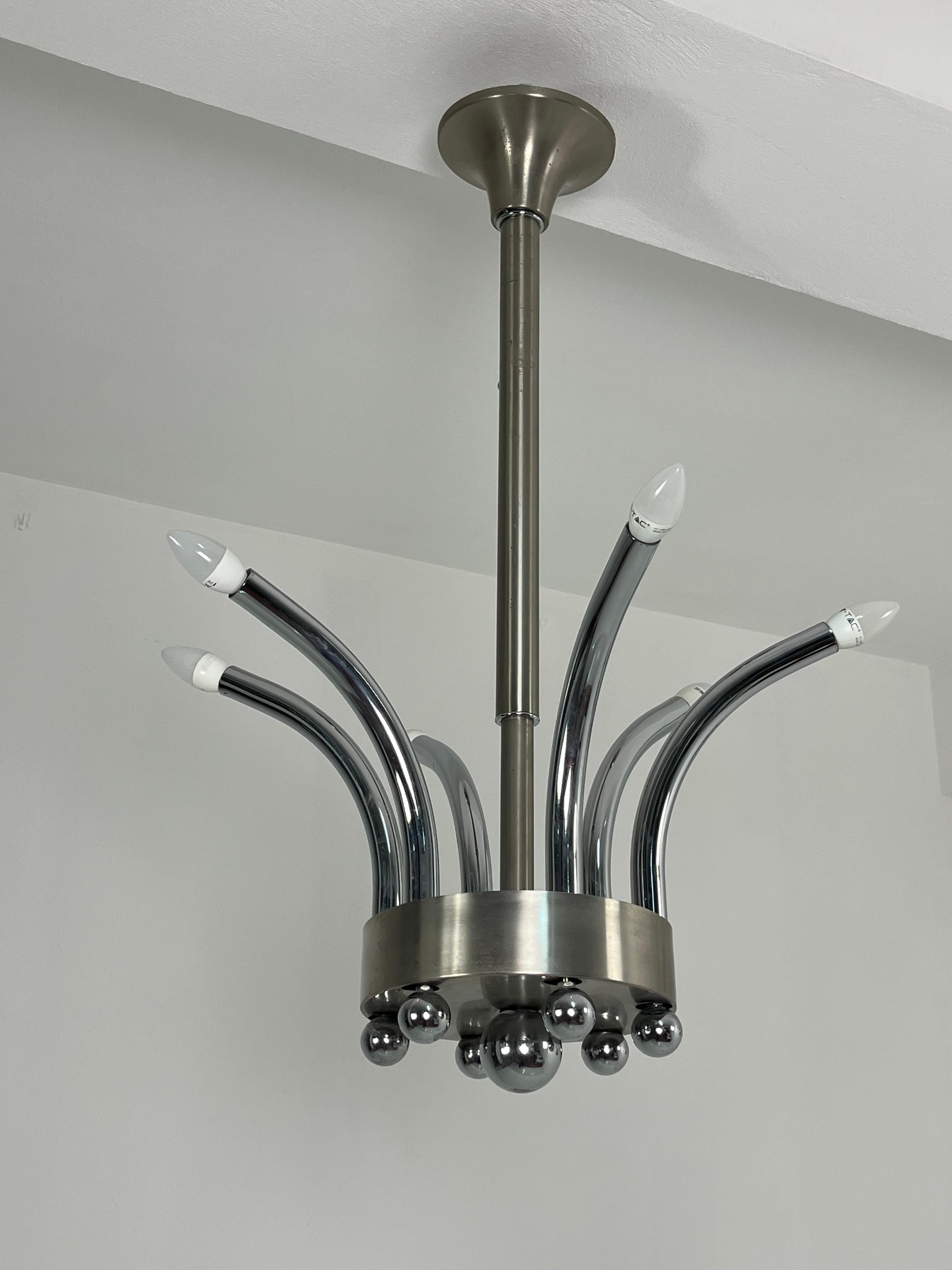 Metallo Set di 2 lampadari in metallo cromato regolabili in altezza Gaetano Sciolari 1970s in vendita