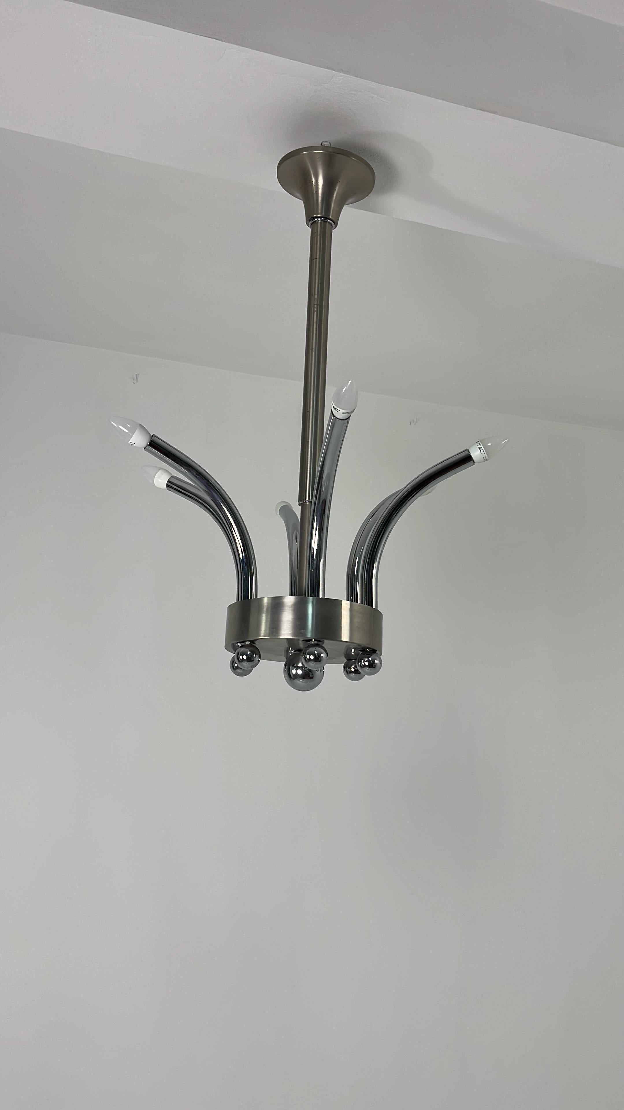 Set di 2 lampadari in metallo cromato regolabili in altezza Gaetano Sciolari 1970s in vendita 3