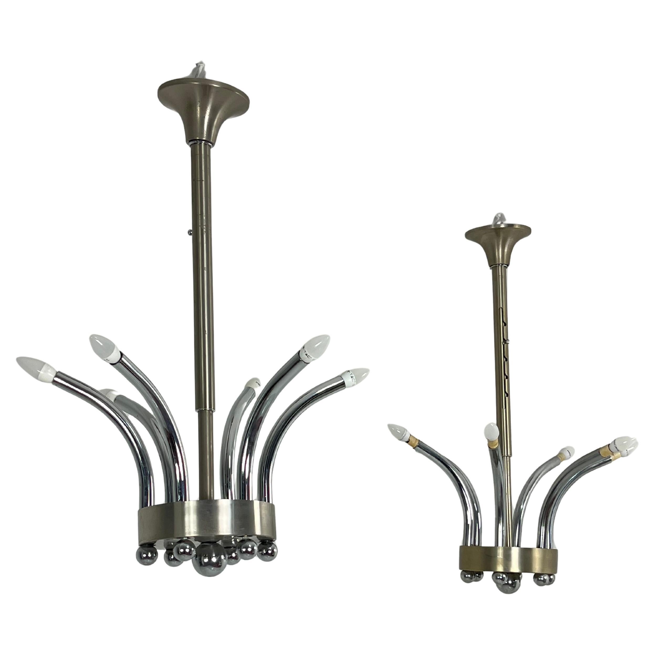 Set di 2 lampadari in metallo cromato regolabili in altezza Gaetano Sciolari 1970s in vendita