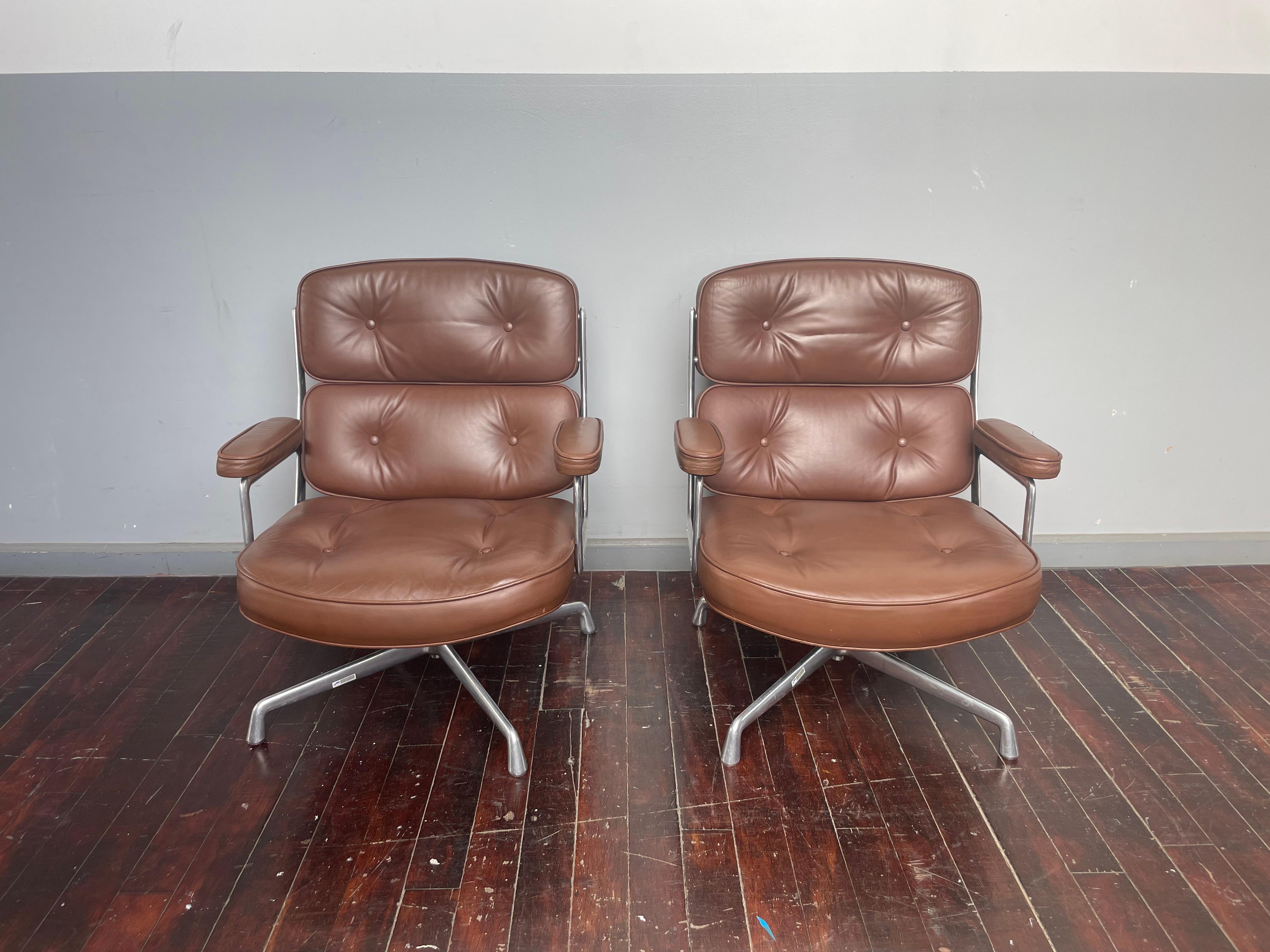 Set of 2- Herman Miller Time Life Lobby Chair In Good Condition In New York, NY