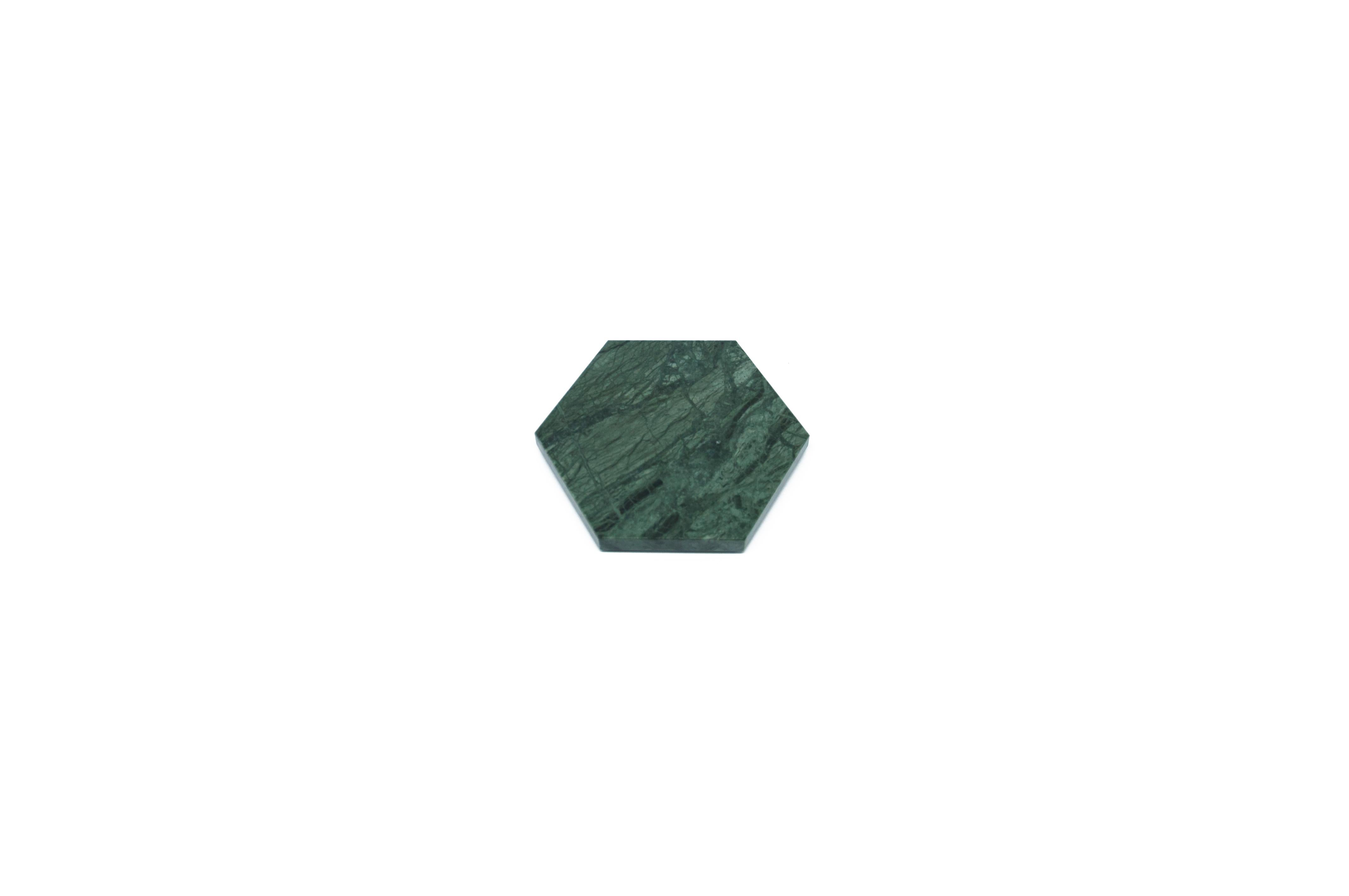 Ensemble fait à la main de 2 sous-verres hexagonaux en marbre vert du Guatemala Neuf - En vente à Carrara, IT