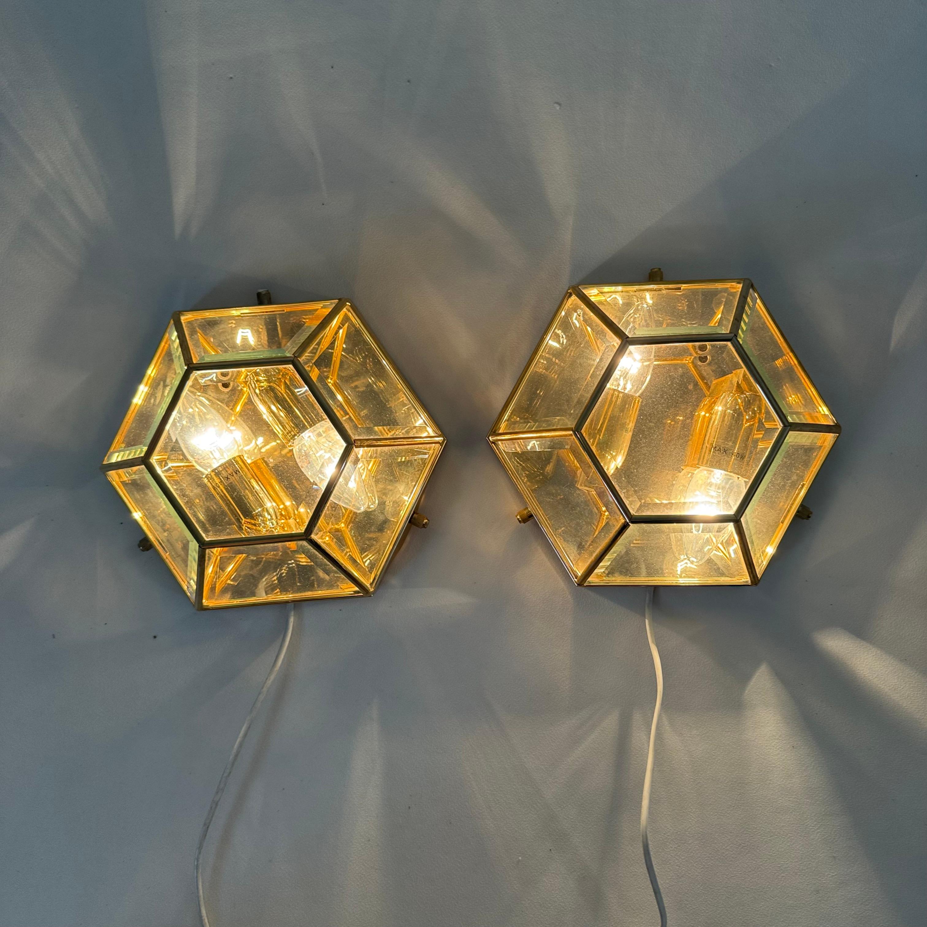 Mid-Century Modern Set of 2 hexagonal wall lamps by Sothis, Italy 1980s For Sale