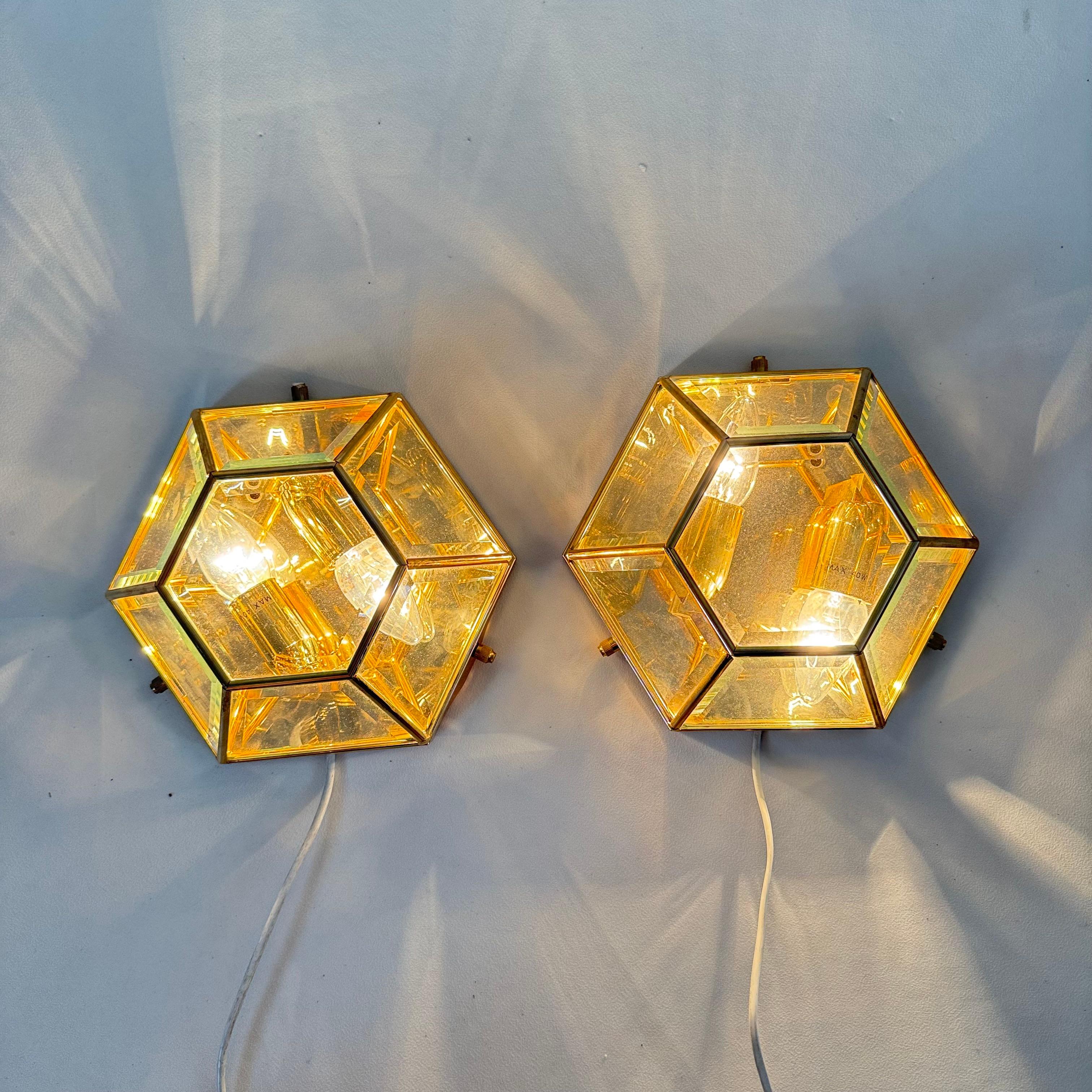 Italian Set of 2 hexagonal wall lamps by Sothis, Italy 1980s For Sale