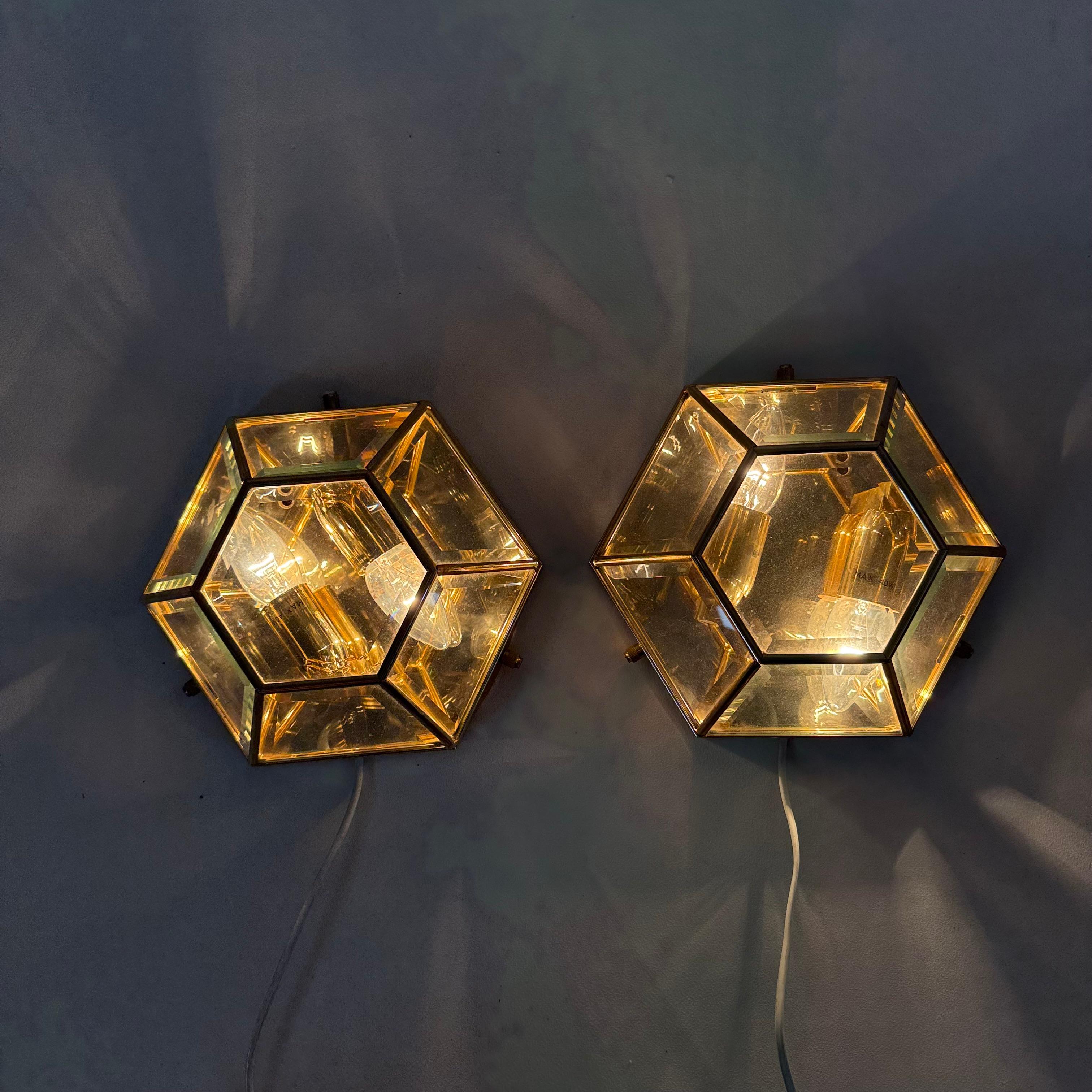 Set of 2 hexagonal wall lamps by Sothis, Italy 1980s In Good Condition For Sale In Delft, NL