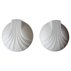 Juego de 2 apliques Hillebrand Art Decó de concha de vidrio opalino, 1960