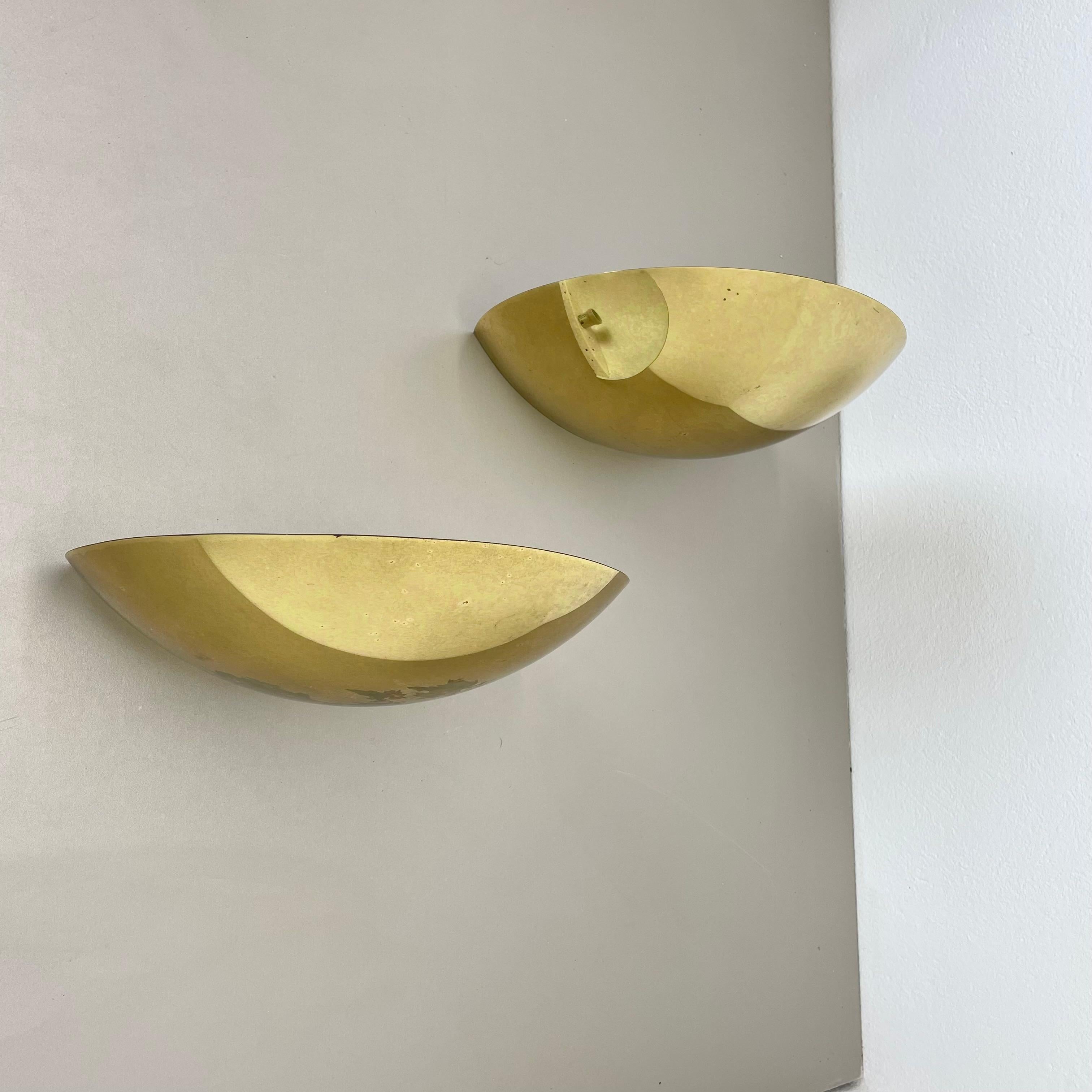 Artikel:

Wandleuchte, 2er-Set 


Herkunft:

Österreich


Produzent:

J. T. Kalmar Lichter


MATERIAL:

Metall und Messing


Alter:

1980s



Beschreibung:

Diese originelle Vintage-Wandleuchte wurde in den 1980er Jahren von J. T. KALMAR in