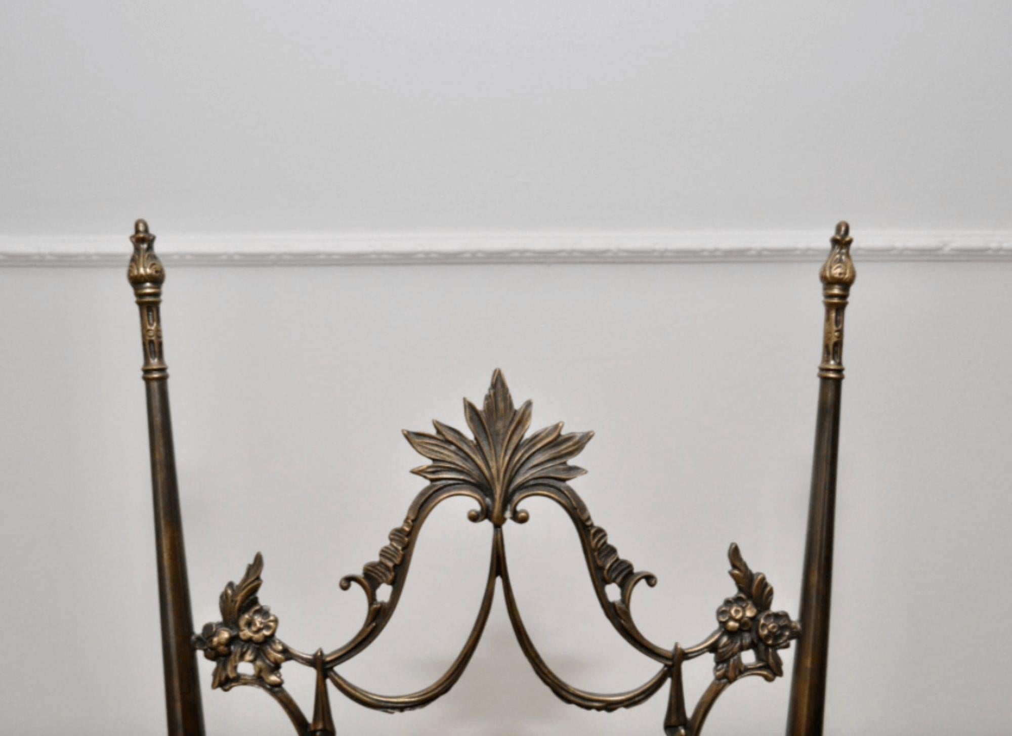 Ensemble de 2 chaises Chiavarine de style Hollywood Regency en laiton et velours Bon état - En vente à Manzano, IT