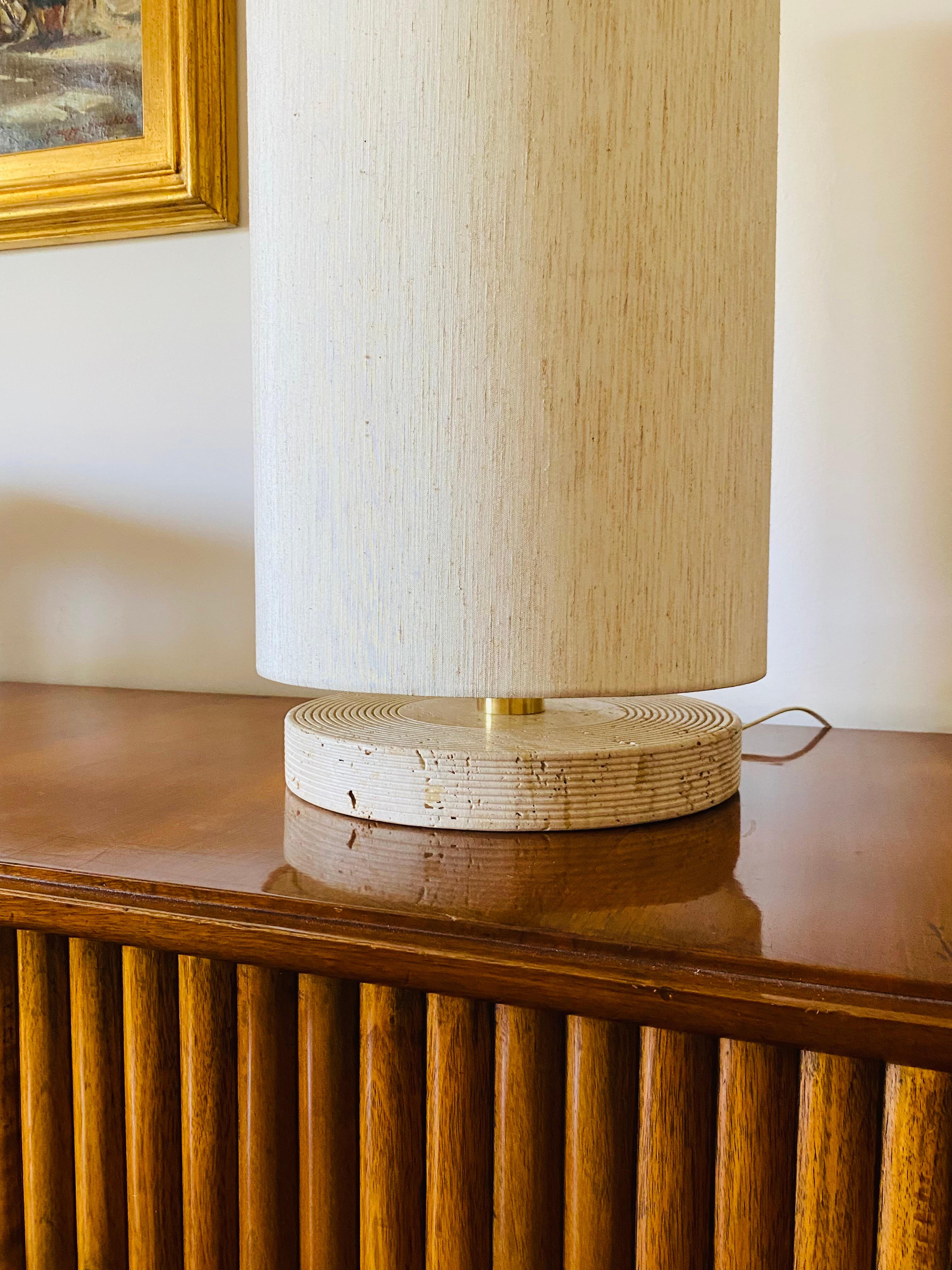 Set of 2 Hollywood regency Travertine table lamp base, Italy 1970s For Sale 1