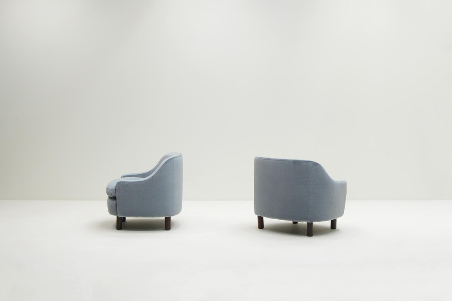 Mid-Century Modern Set of 2 ice blue Mohair lounge chairs, 1950s Italy. For Sale