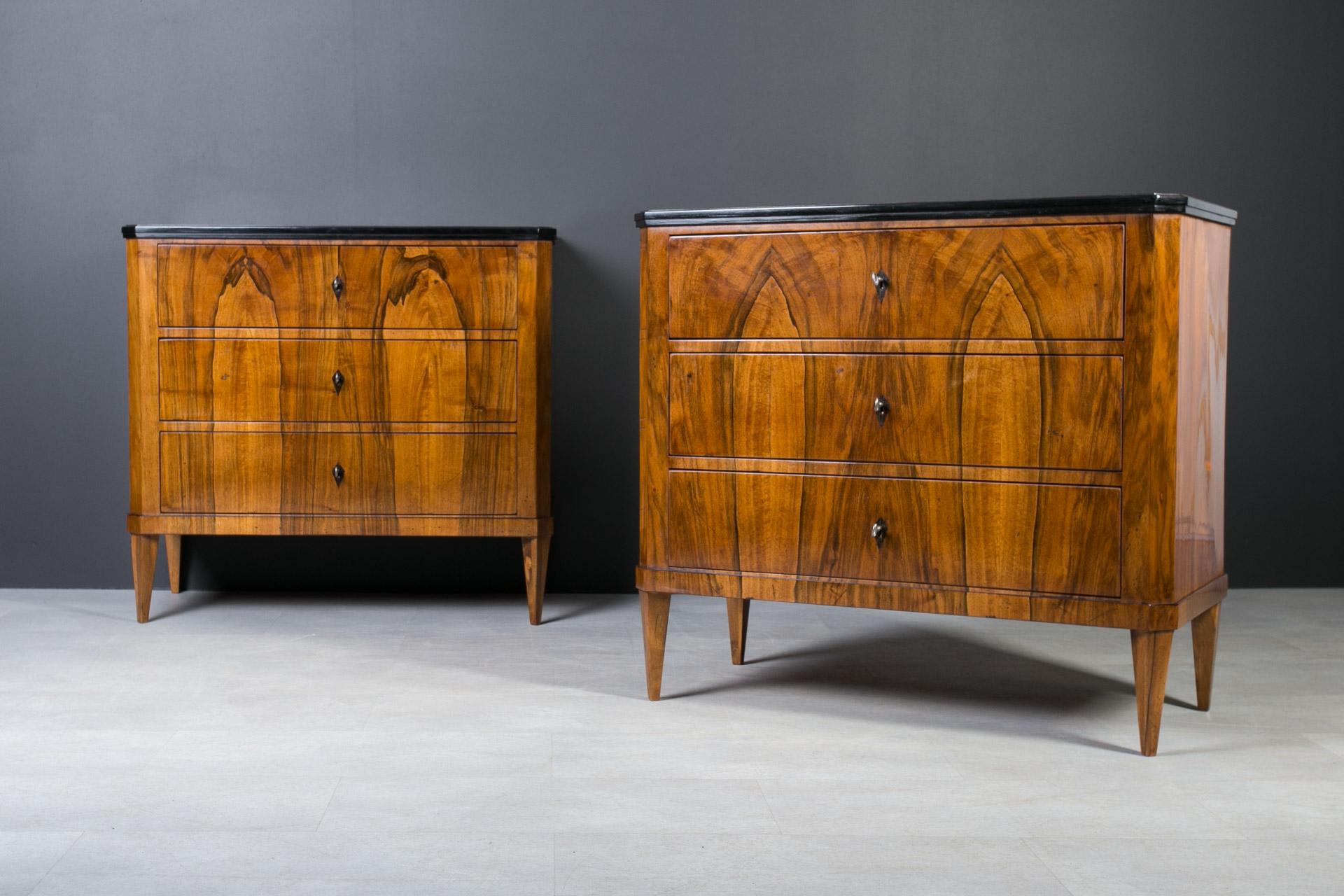 Polished Set of 2 Identical Biedermeier Chests of Drawers, Germany, 19th Century, Walnut For Sale