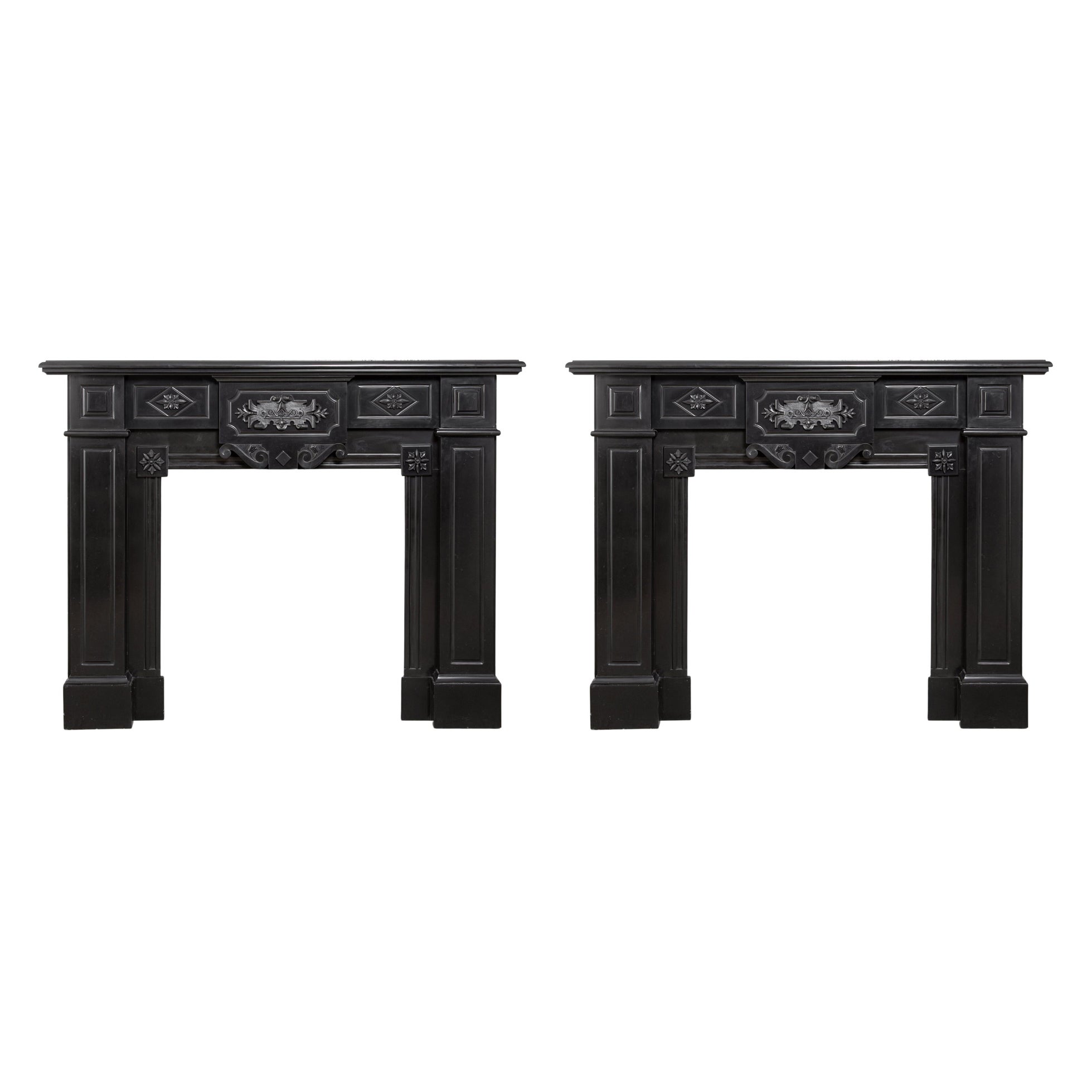 Juego de 2 chimeneas idénticas de mármol negro Noir de Mazy de circulación total en venta