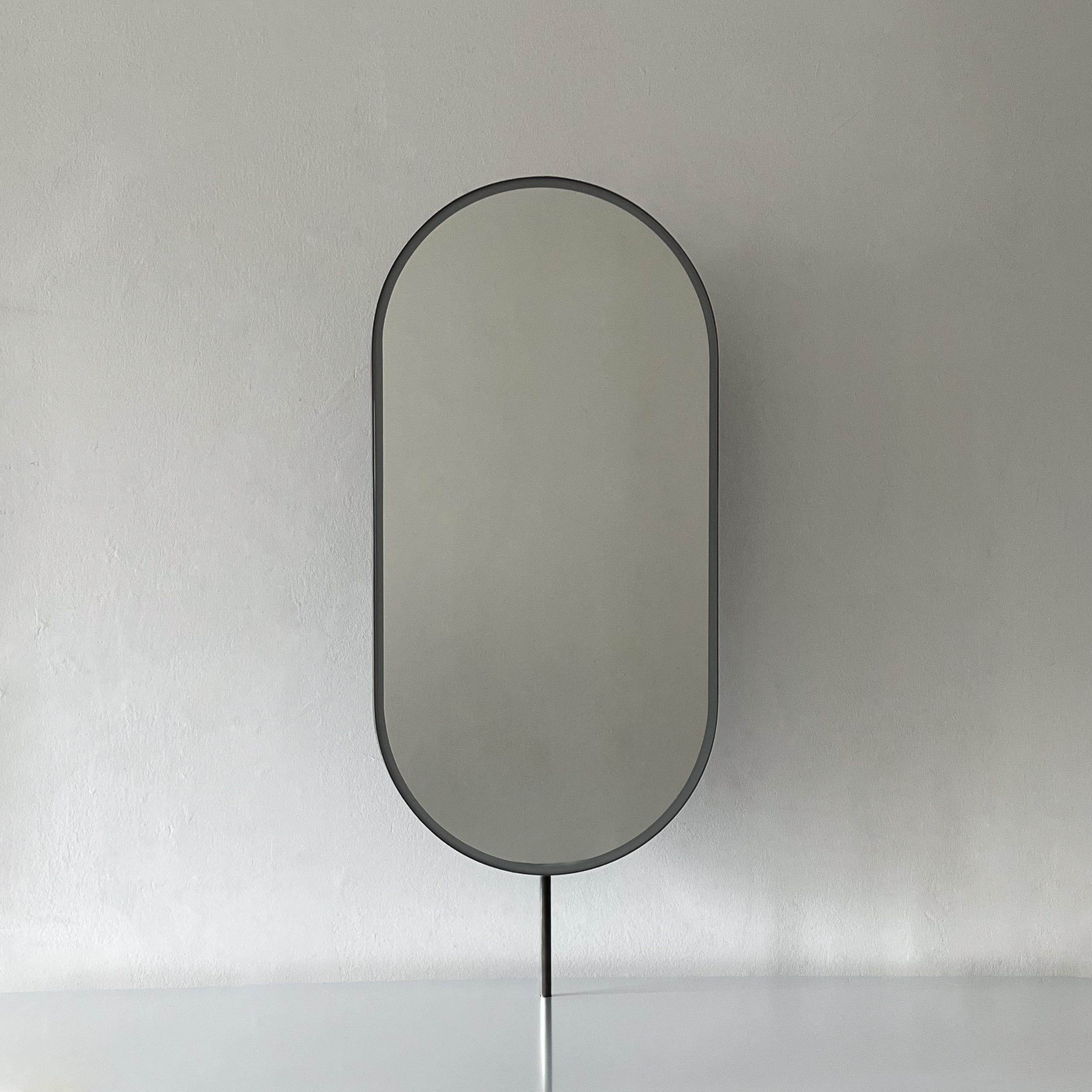 Set di 2 specchi da appoggio a capsula illuminati Telaio in acciaio inox annerito in vendita 2