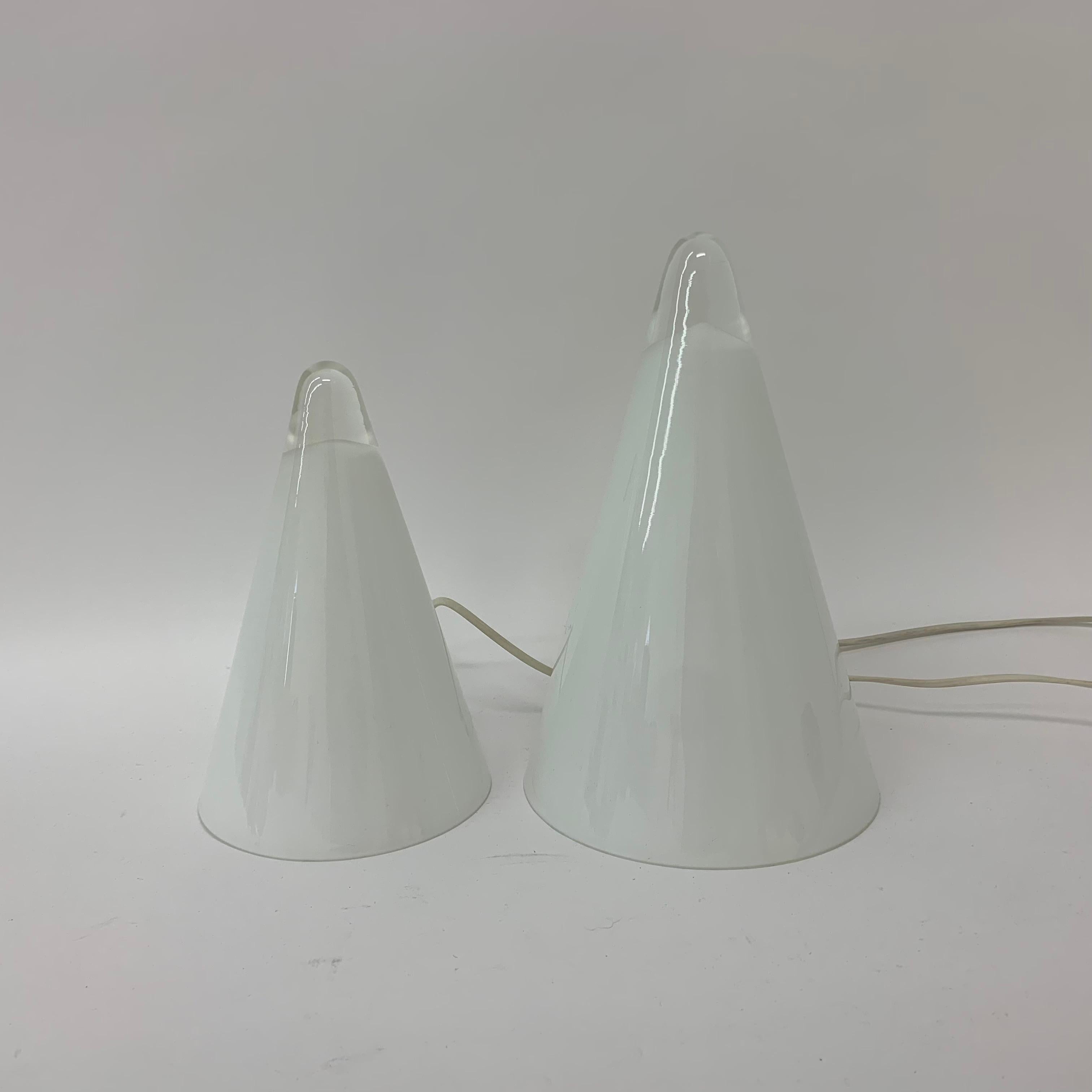 Verre Ensemble de 2 lampes de bureau en verre Ilu, années 1970 en vente