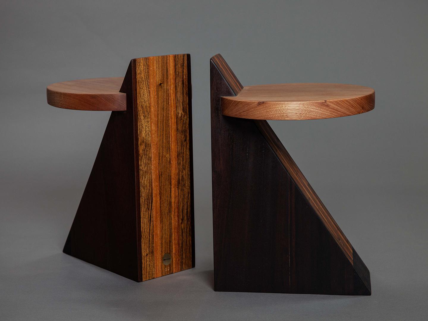Ensemble de 2 tabourets Inácio en bois massif brésilien. en vente 6