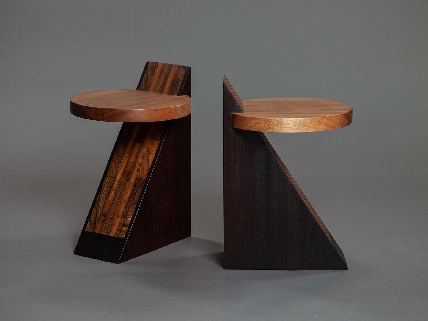 Le tabouret Inácio joue avec les formes géométriques, visant à créer une sensation de mouvement et de fluidité. Il est entièrement fabriqué à partir de bois massif provenant d'autres projets et qui serait normalement mis au rebut. Peut également