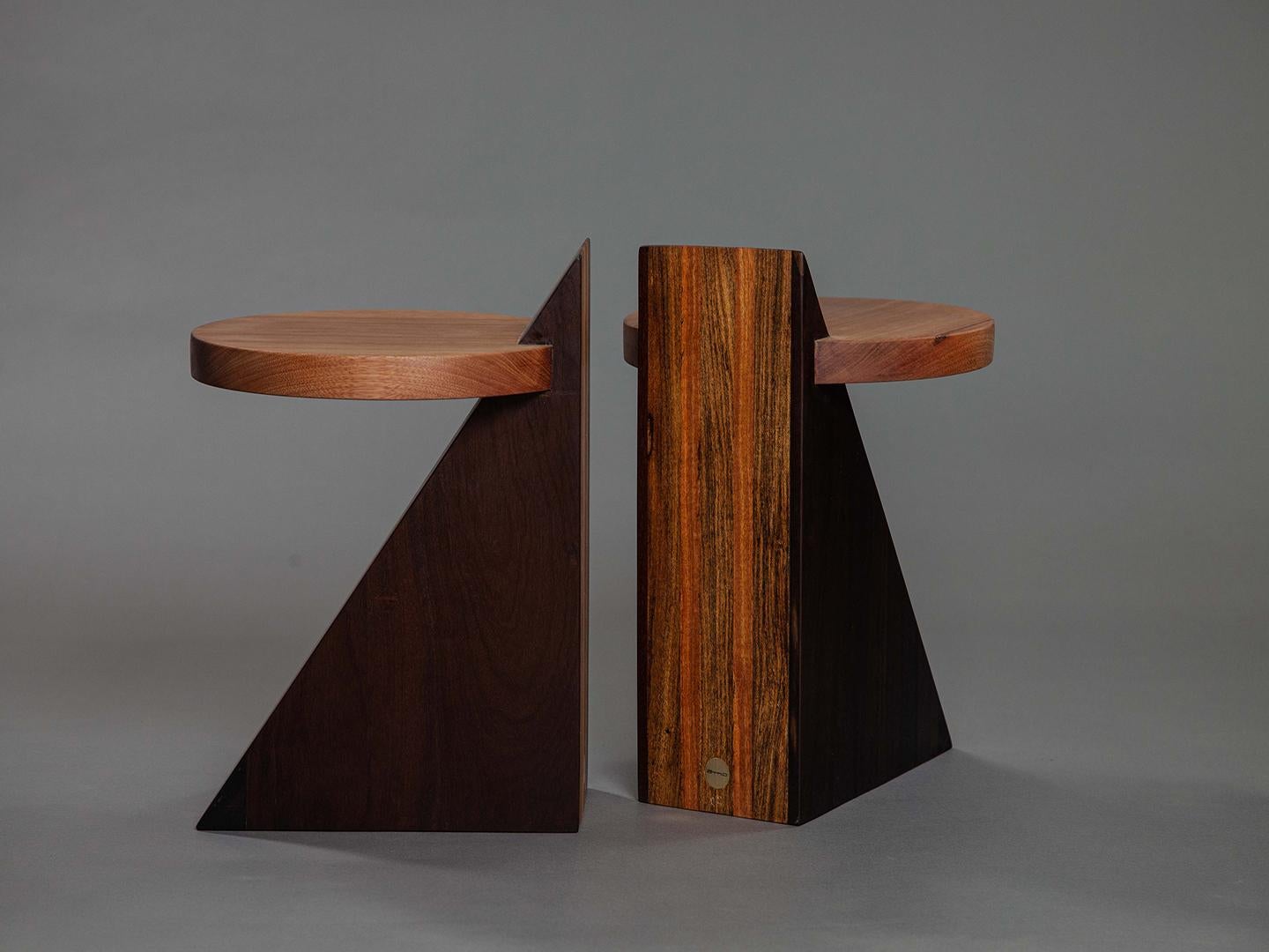 Ensemble de 2 tabourets Inácio en bois massif brésilien. en vente 3