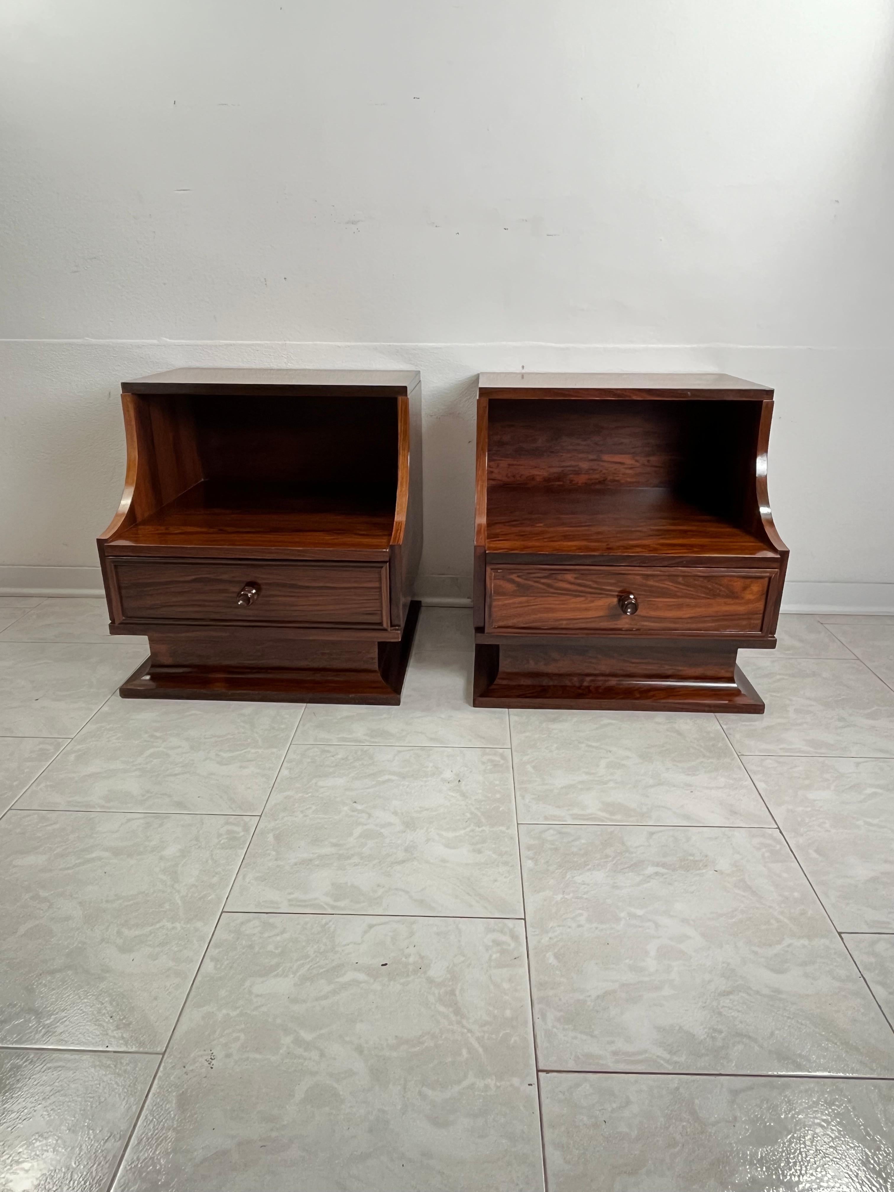 Set of 2 Italian 1970s bedside tables
Drawer on the front, intact and in good condition. Small signs of aging.