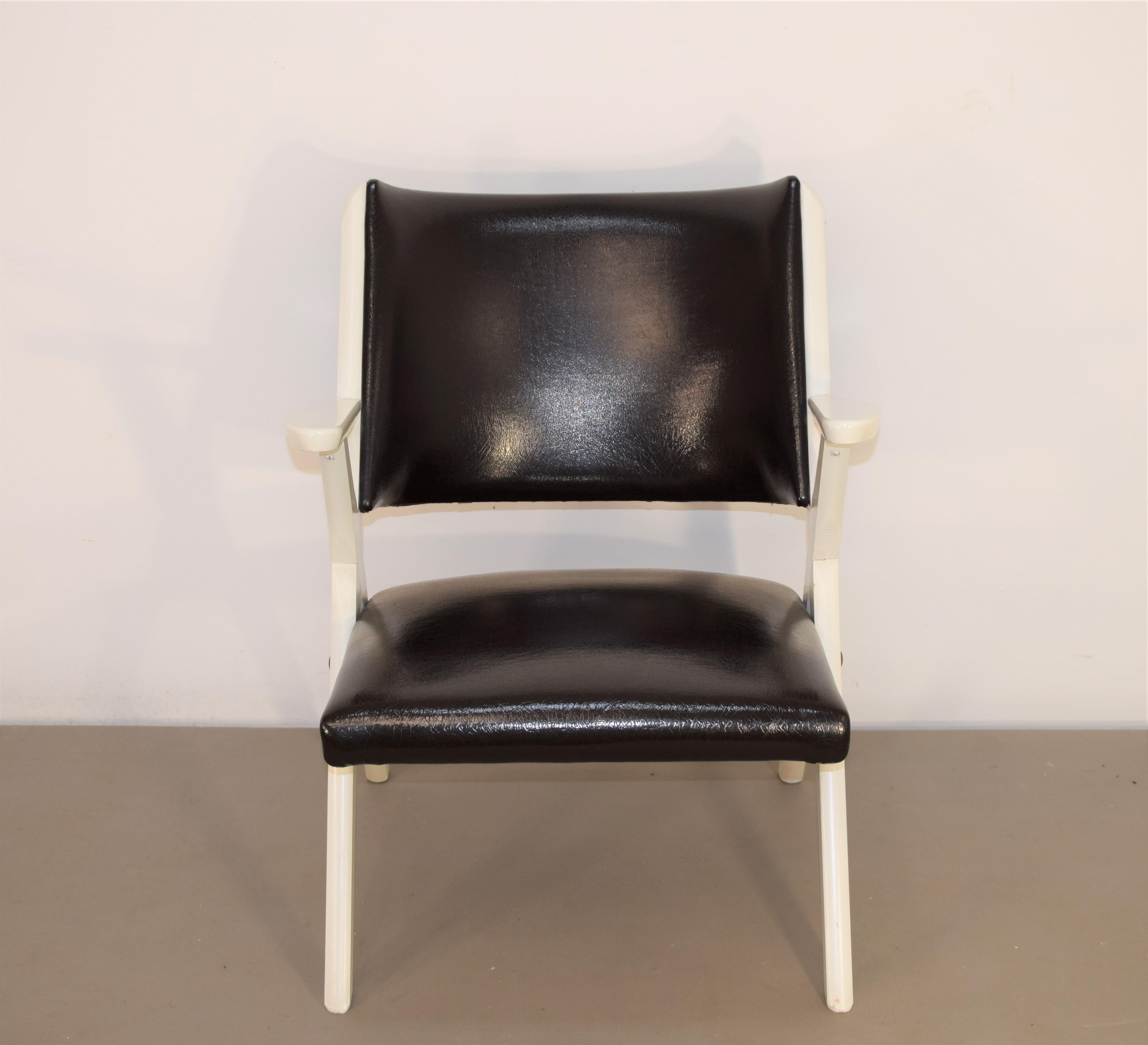 Set of 2 Italian armchairs by Dal Vera, 1950s
Dimensions: H= 74 cm; H seat= 38 cm; W= 58 cm; D= 64 cm.