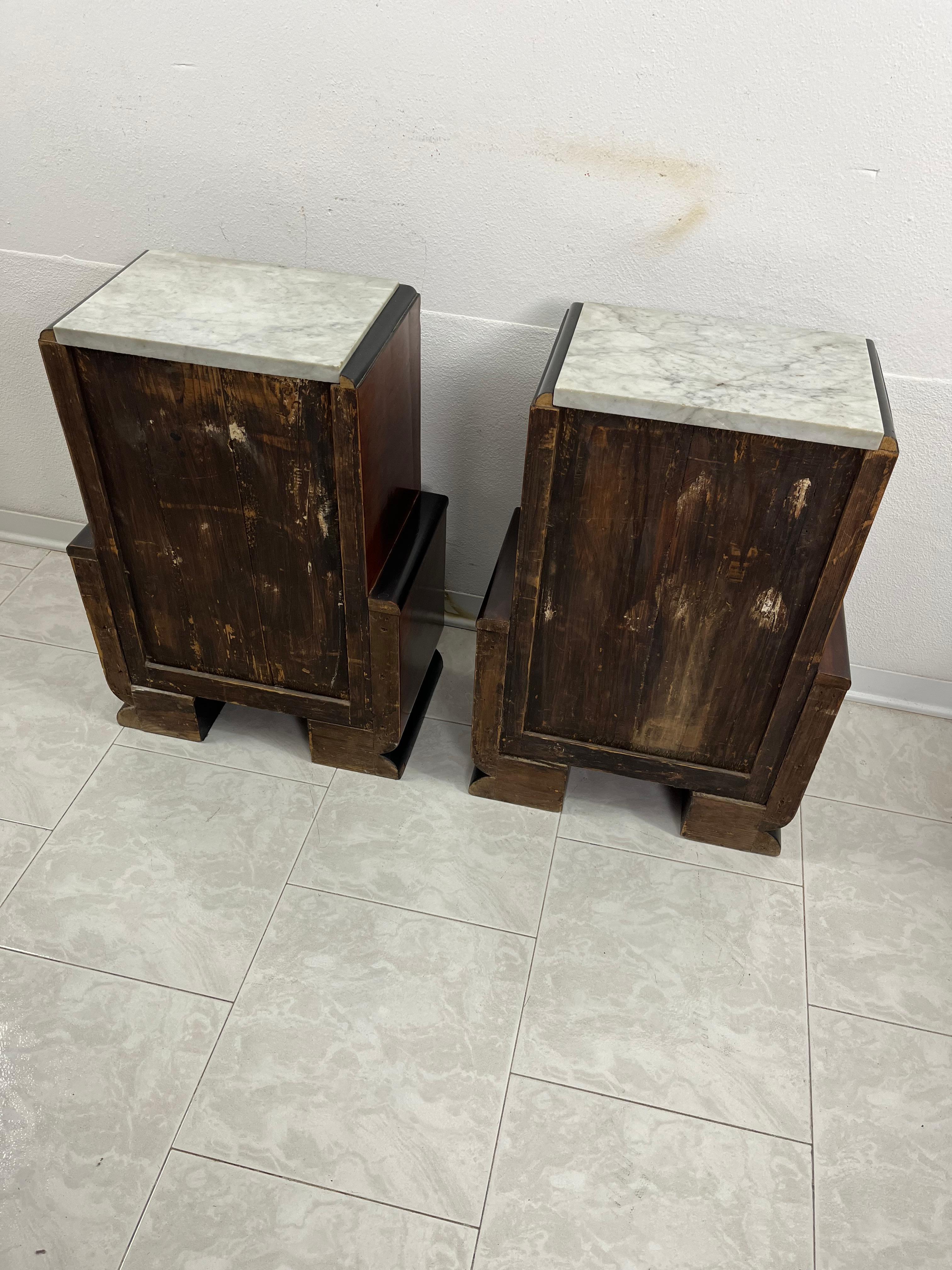 Set di 2 comodini Art Deco italiani con piano in marmo, anni '30 in vendita 4