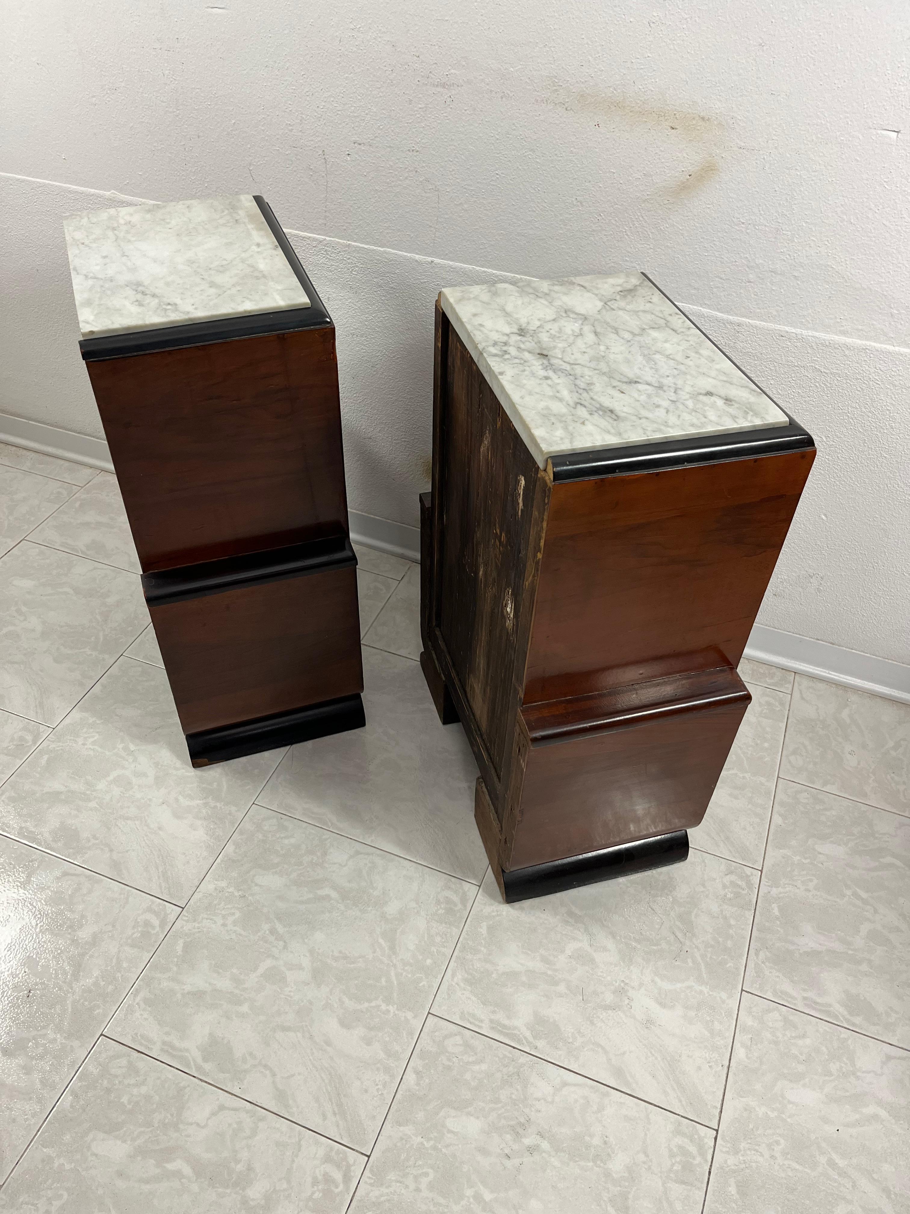 Set di 2 comodini Art Deco italiani con piano in marmo, anni '30 in vendita 7