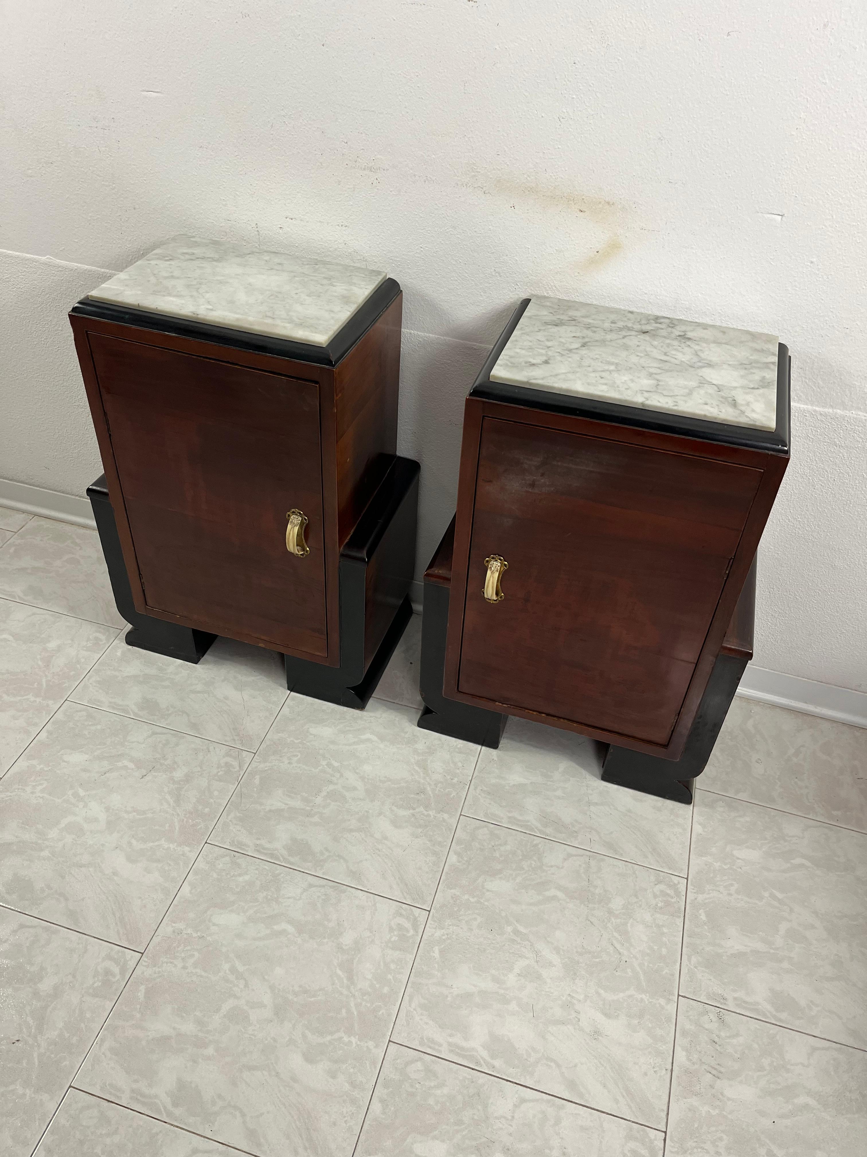Set di 2 comodini Art Deco italiani con piano in marmo, anni '30 in vendita 8