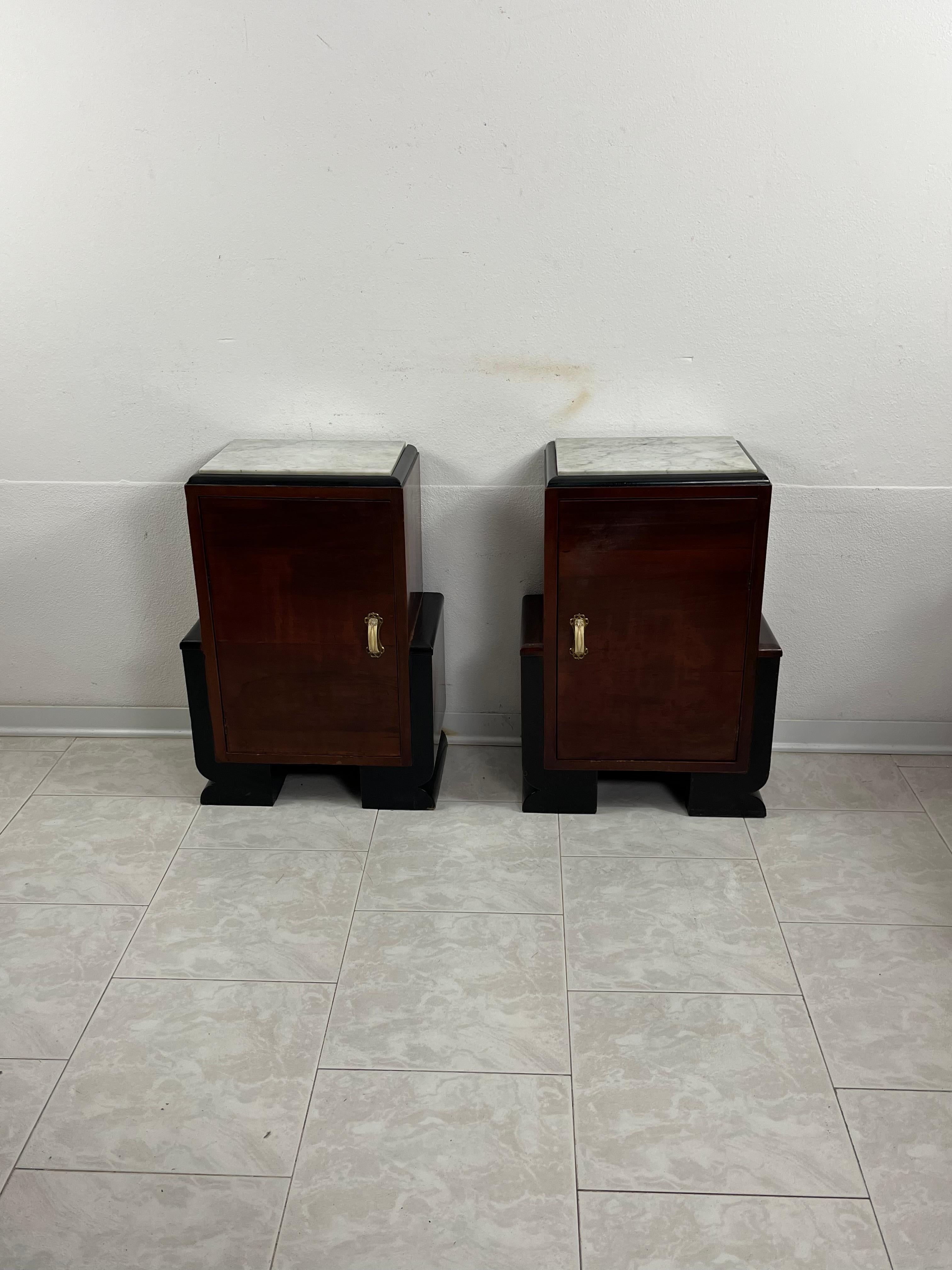 Italiano Set di 2 comodini Art Deco italiani con piano in marmo, anni '30 in vendita