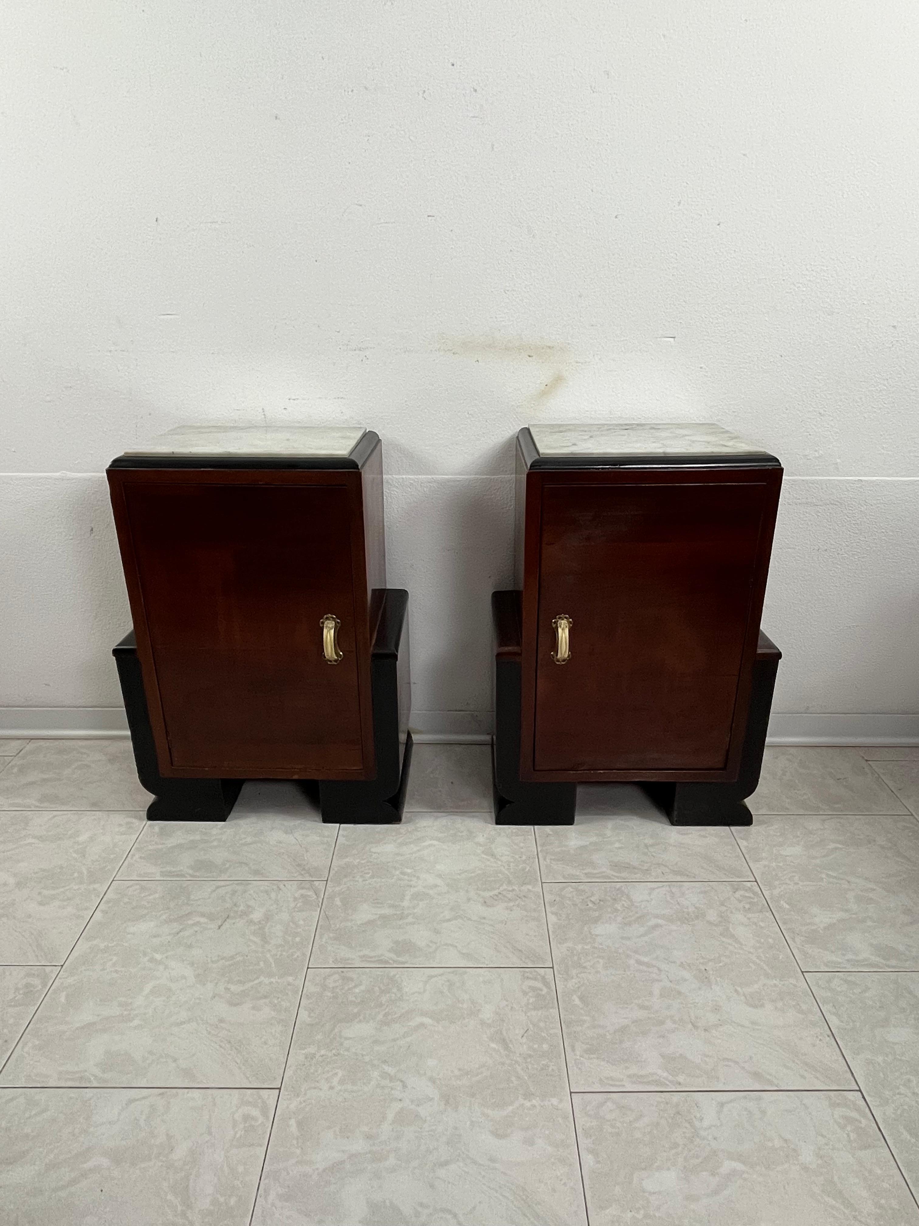 Set di 2 comodini Art Deco italiani con piano in marmo, anni '30 In condizioni buone in vendita a Palermo, IT
