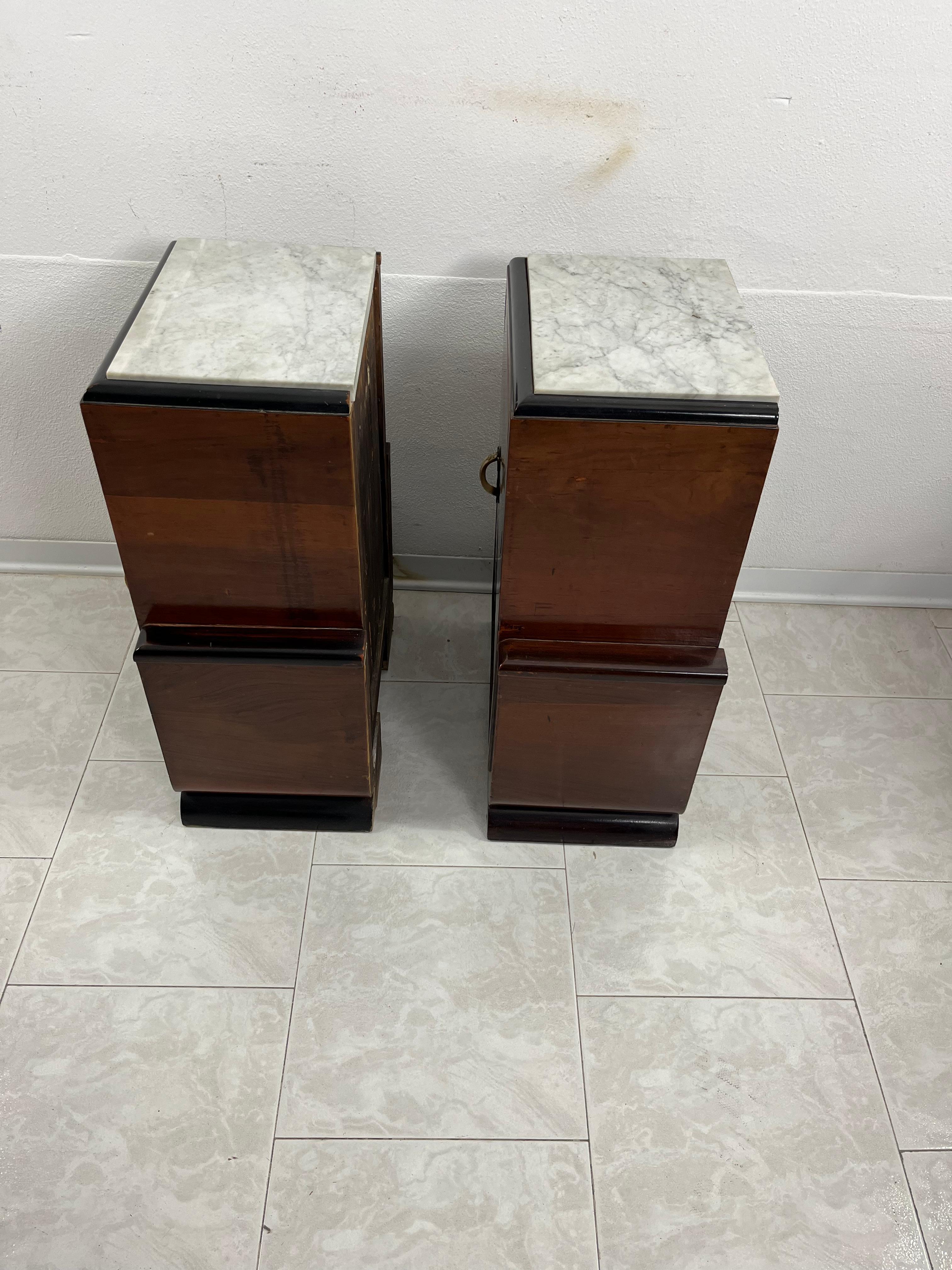Set di 2 comodini Art Deco italiani con piano in marmo, anni '30 in vendita 3