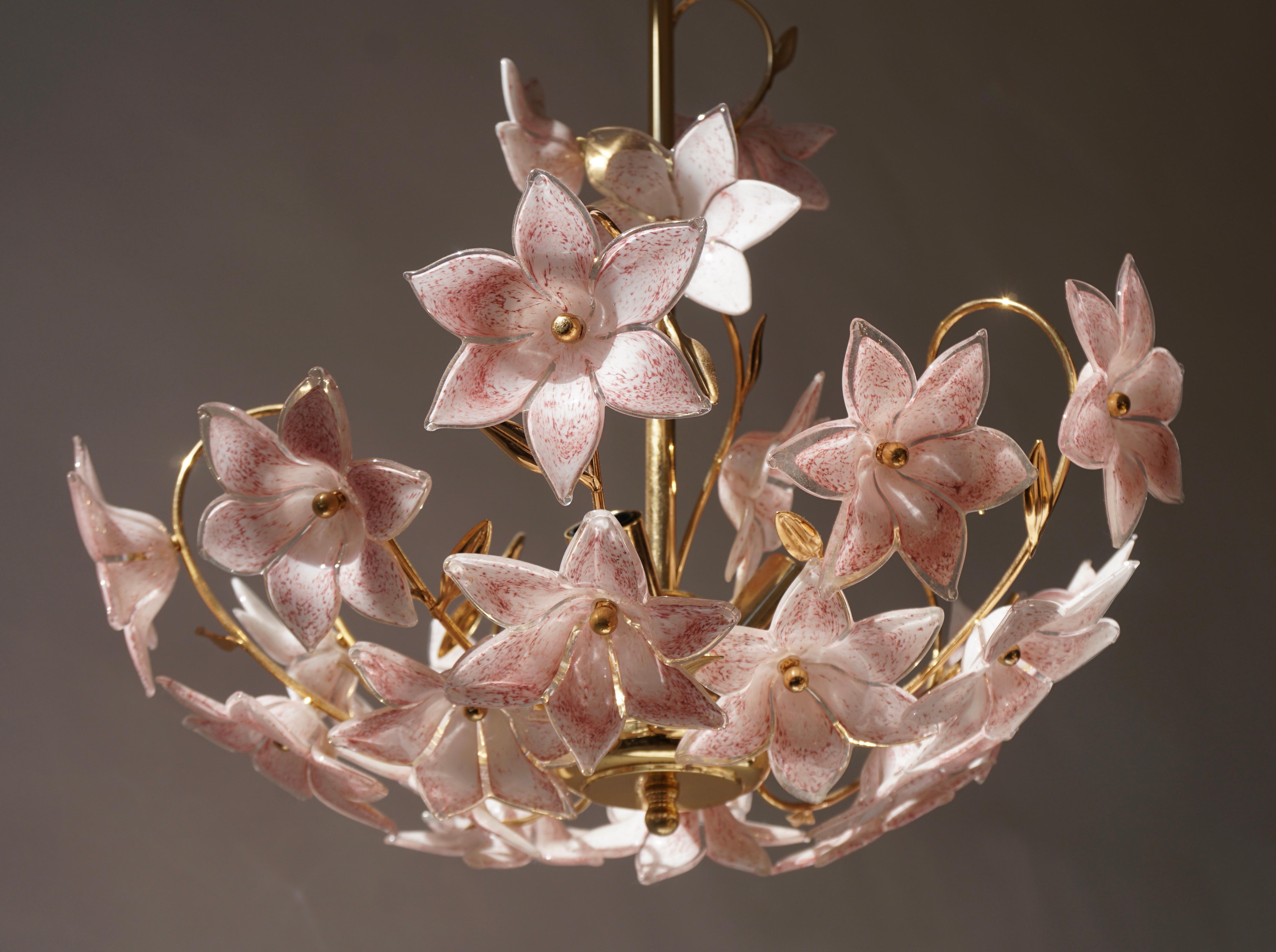 Set of 2 Italian Brass Chandeliers with White Pink Colored Murano Glass Flowers For Sale 7