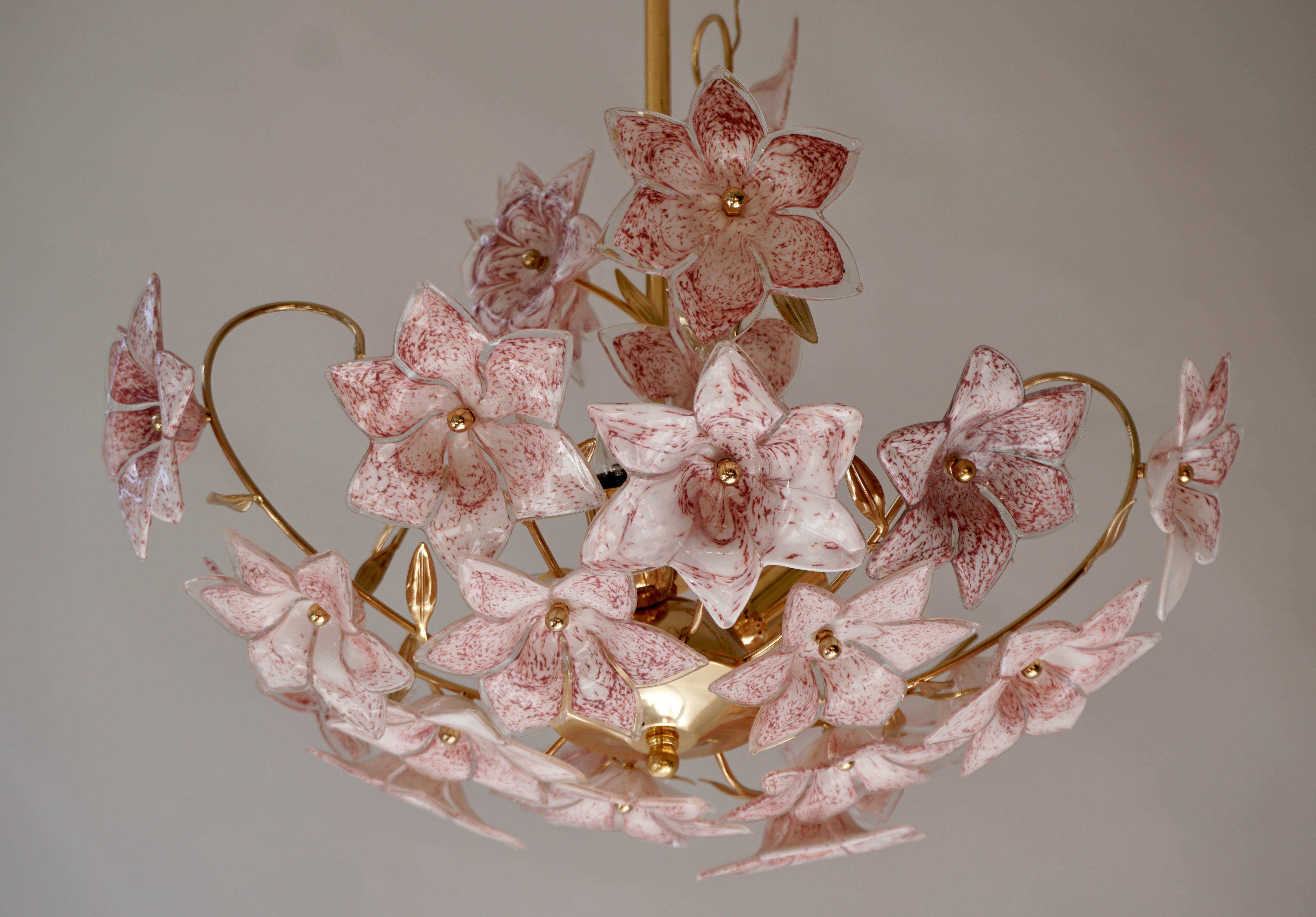 Set of 2 Italian Brass Chandeliers with White Pink Colored Murano Glass Flowers For Sale 8