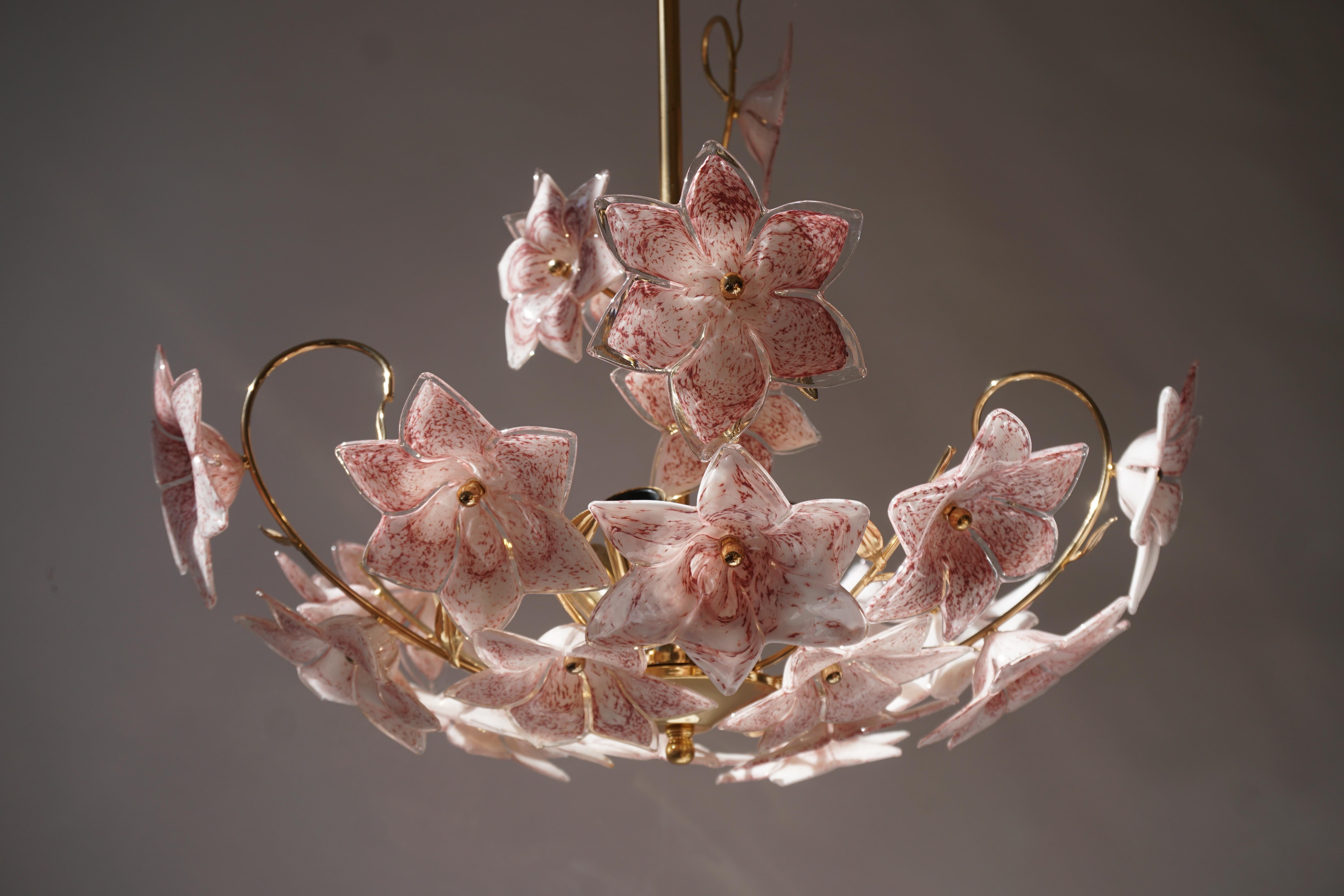 Set of 2 Italian Brass Chandeliers with White Pink Colored Murano Glass Flowers For Sale 9