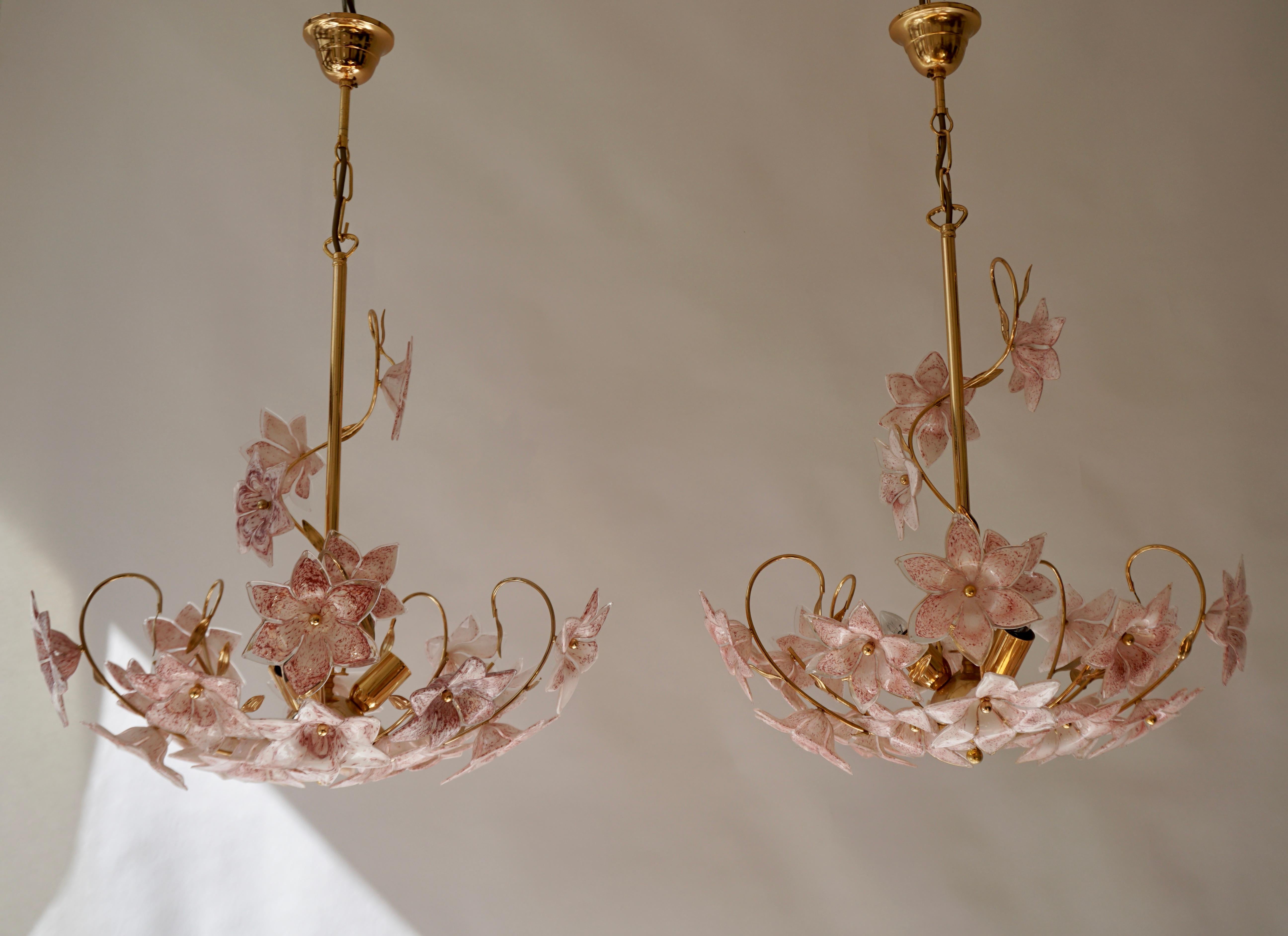20th Century Set of 2 Italian Brass Chandeliers with White Pink Colored Murano Glass Flowers For Sale