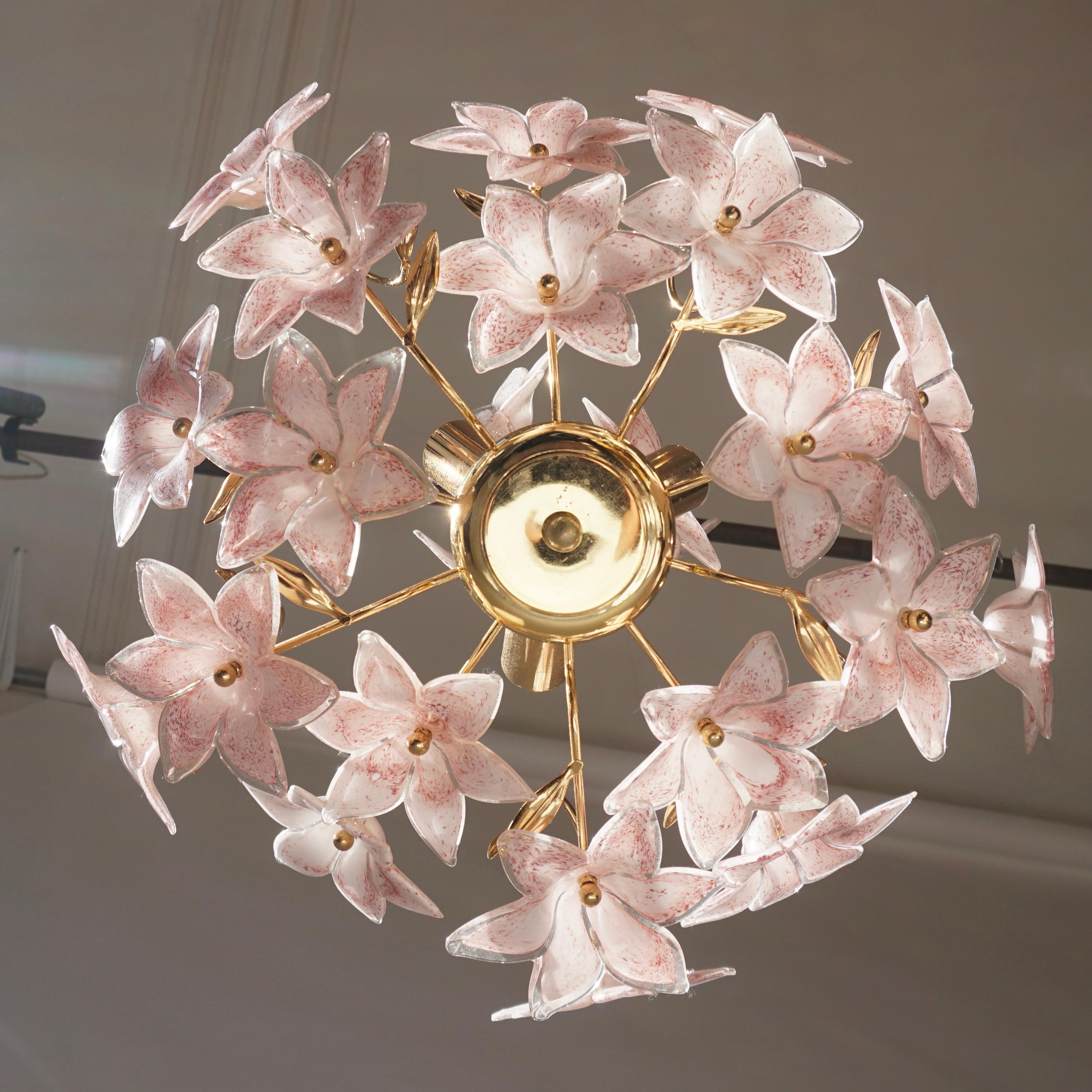 Set of 2 Italian Brass Chandeliers with White Pink Colored Murano Glass Flowers For Sale 2