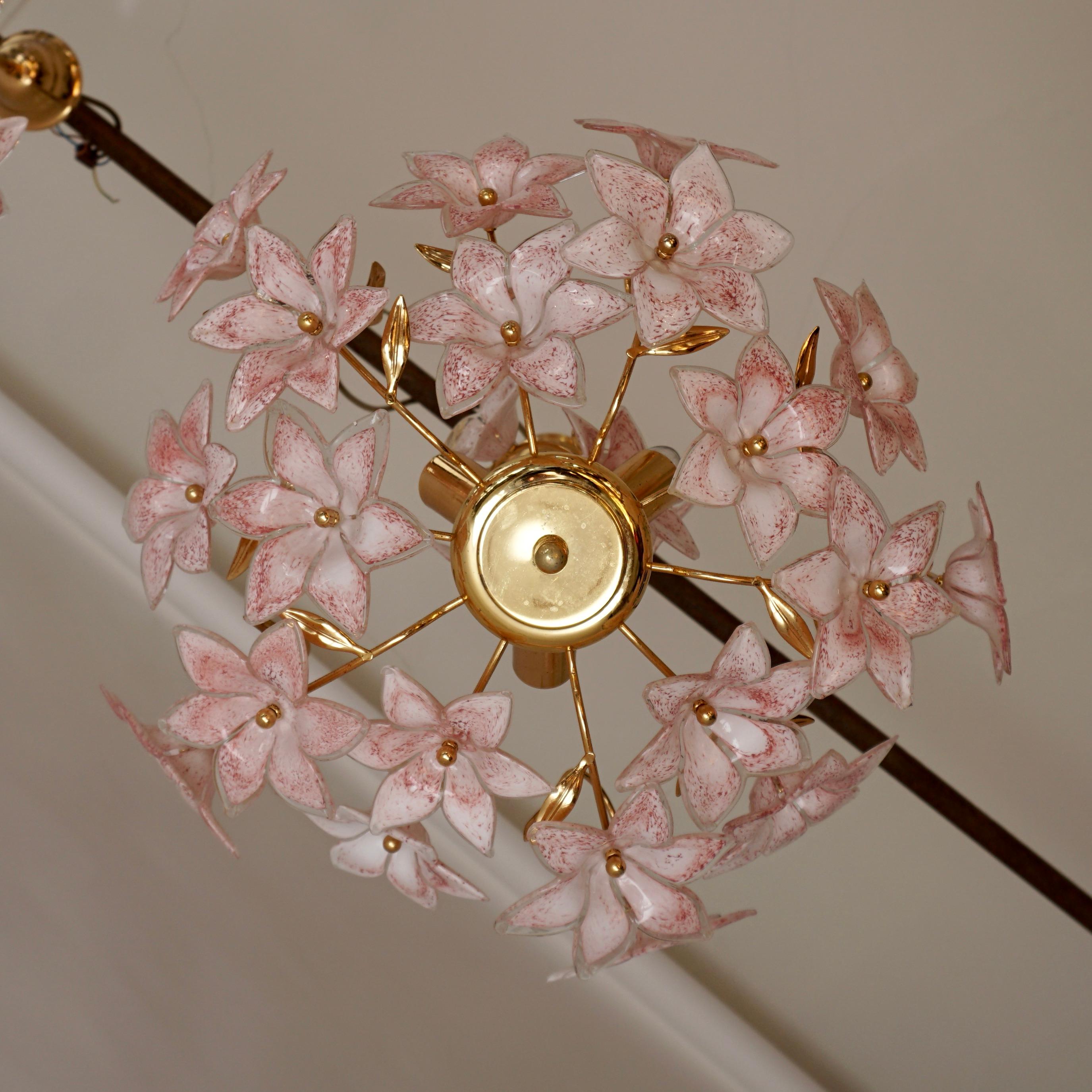 Set of 2 Italian Brass Chandeliers with White Pink Colored Murano Glass Flowers For Sale 3