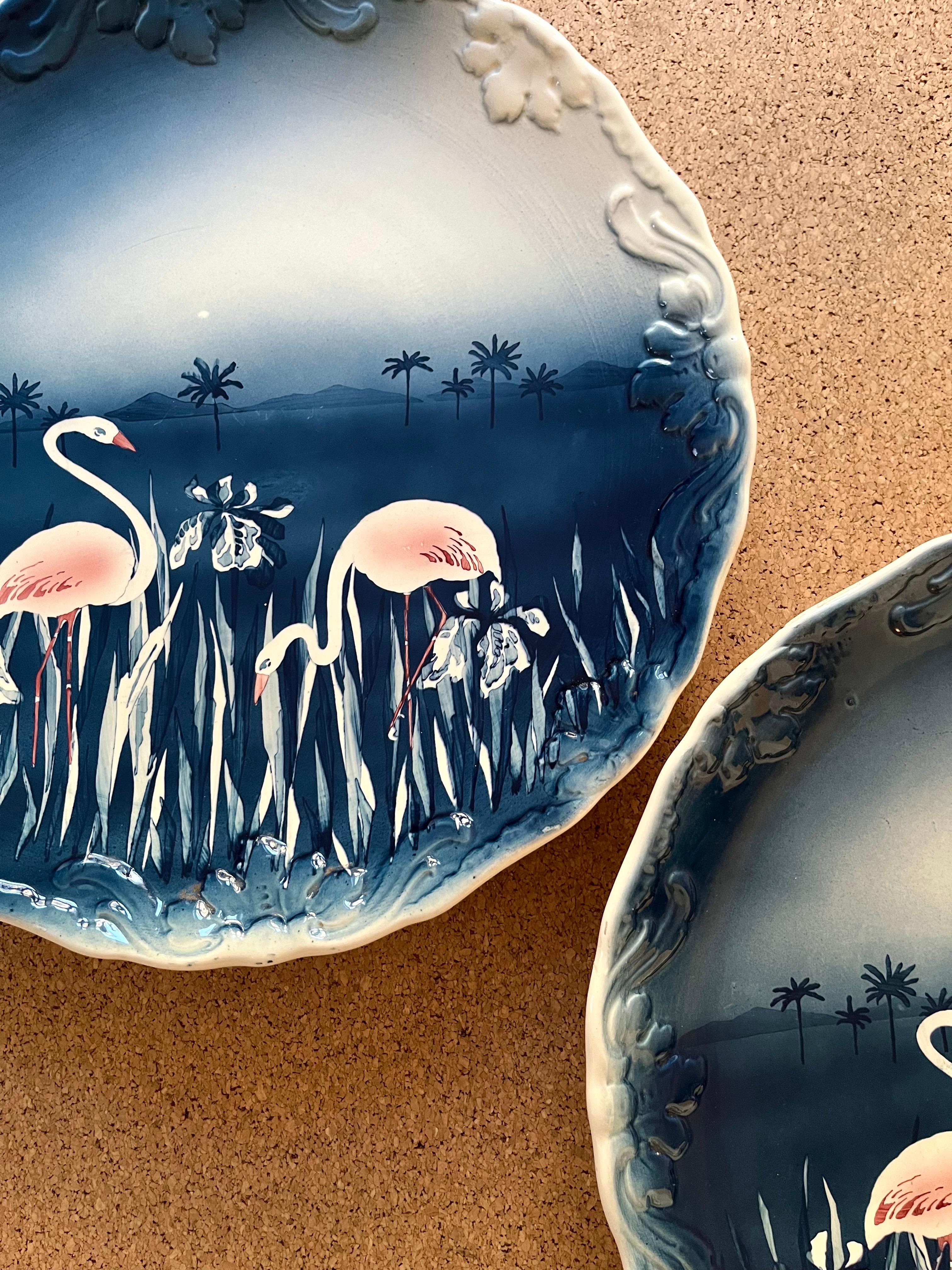 Fin du 20e siècle Ensemble de 2 assiettes murales flamant rose en céramique italienne, années 1980 en vente