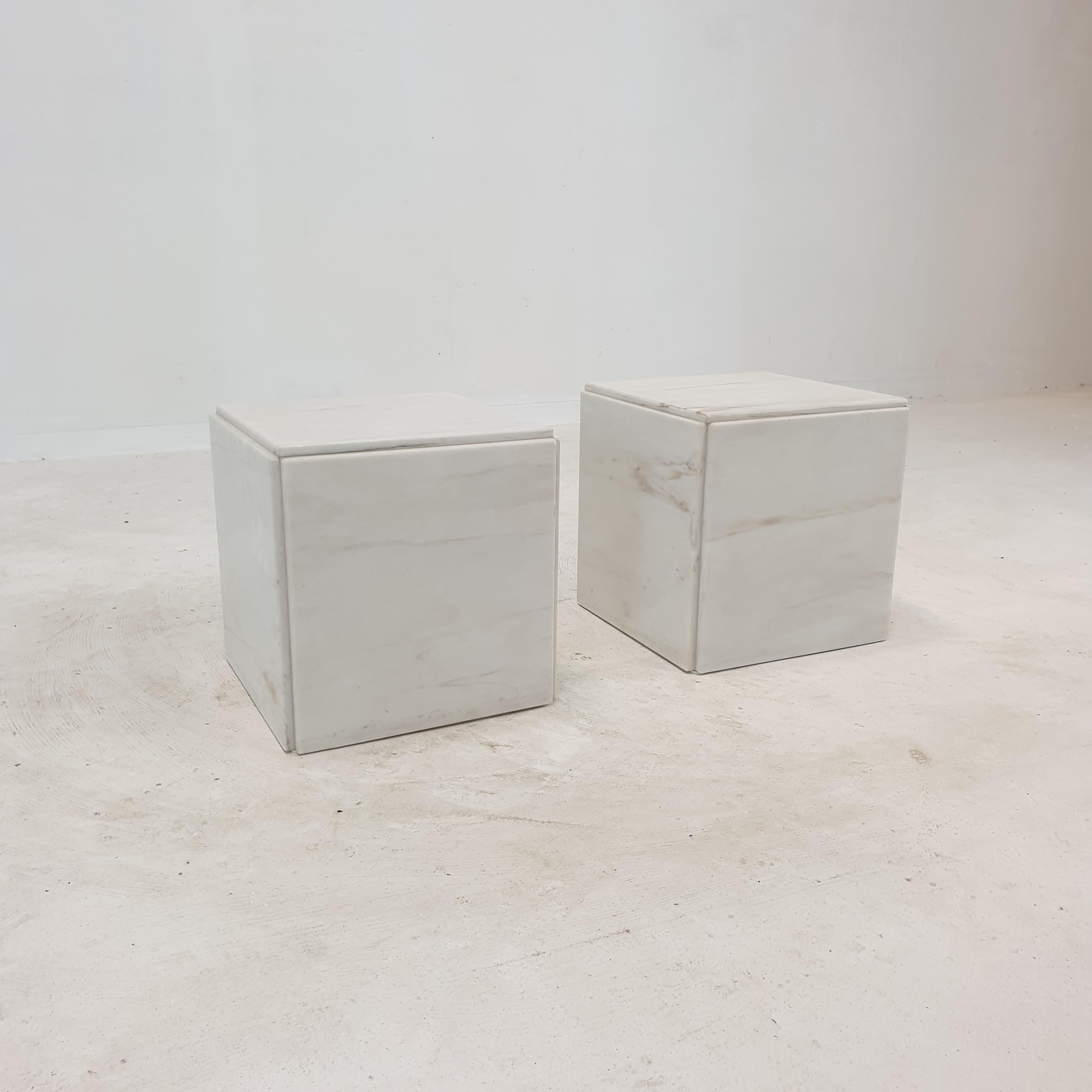 Hand-Crafted Set of 2 Italian Marble Pedestals or Side Tables, 1980's For Sale