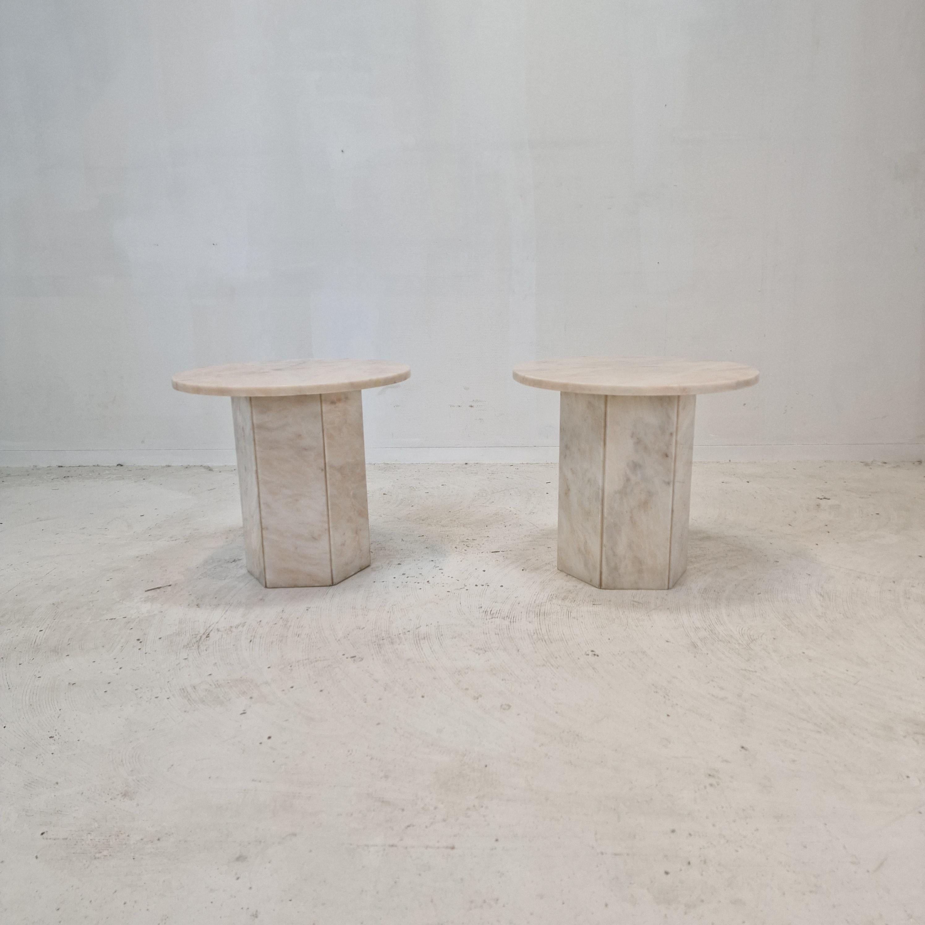 Very nice set of 2 Italian coffee tables or side tables, handcrafted out of marble. 
They can be used inside or outside the house.

Both tables have the same size.

The plate and the base are made of very nice marble.
Please take notice of the