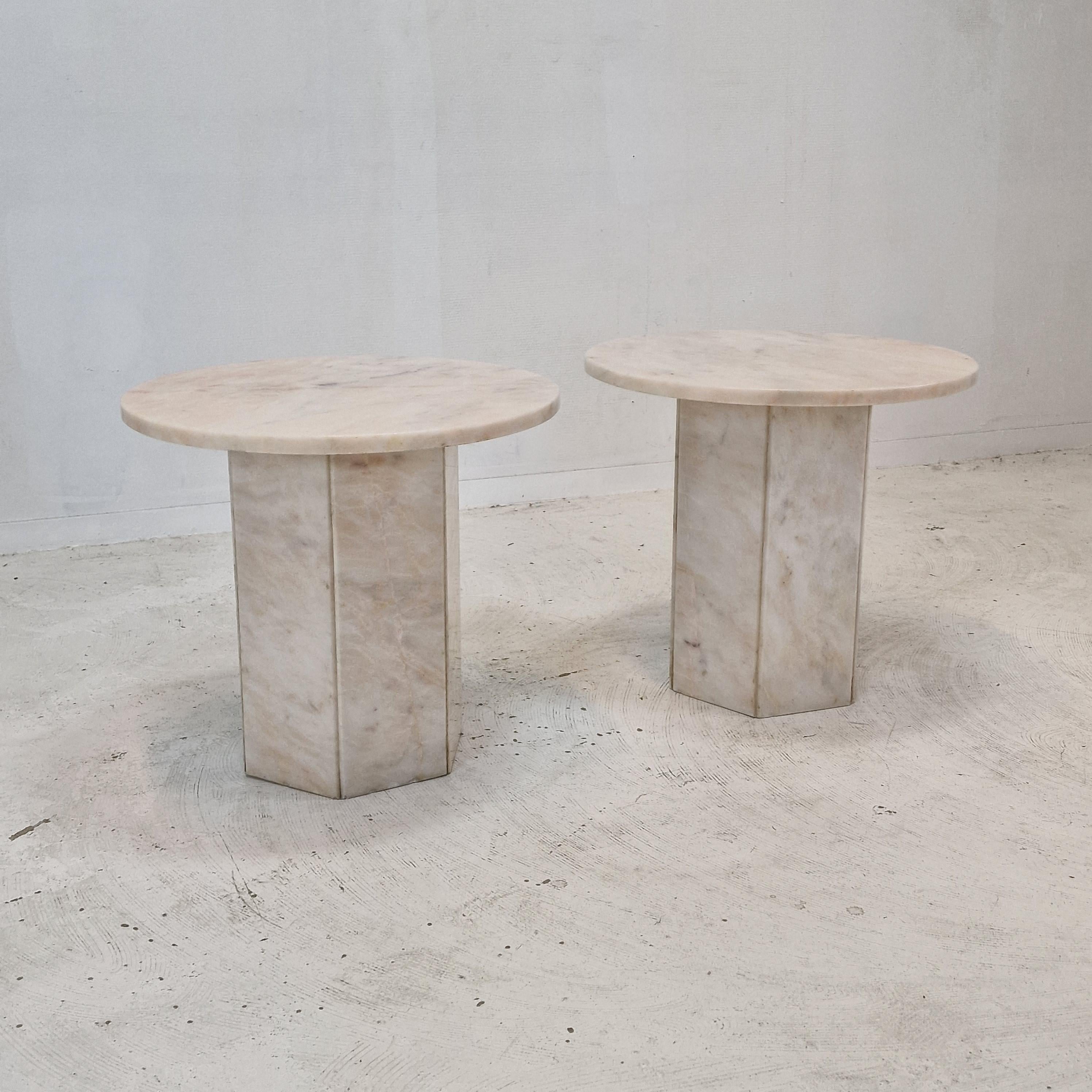 Ensemble de 2 tables d'appoint en marbre italien, années 1980 en vente 2