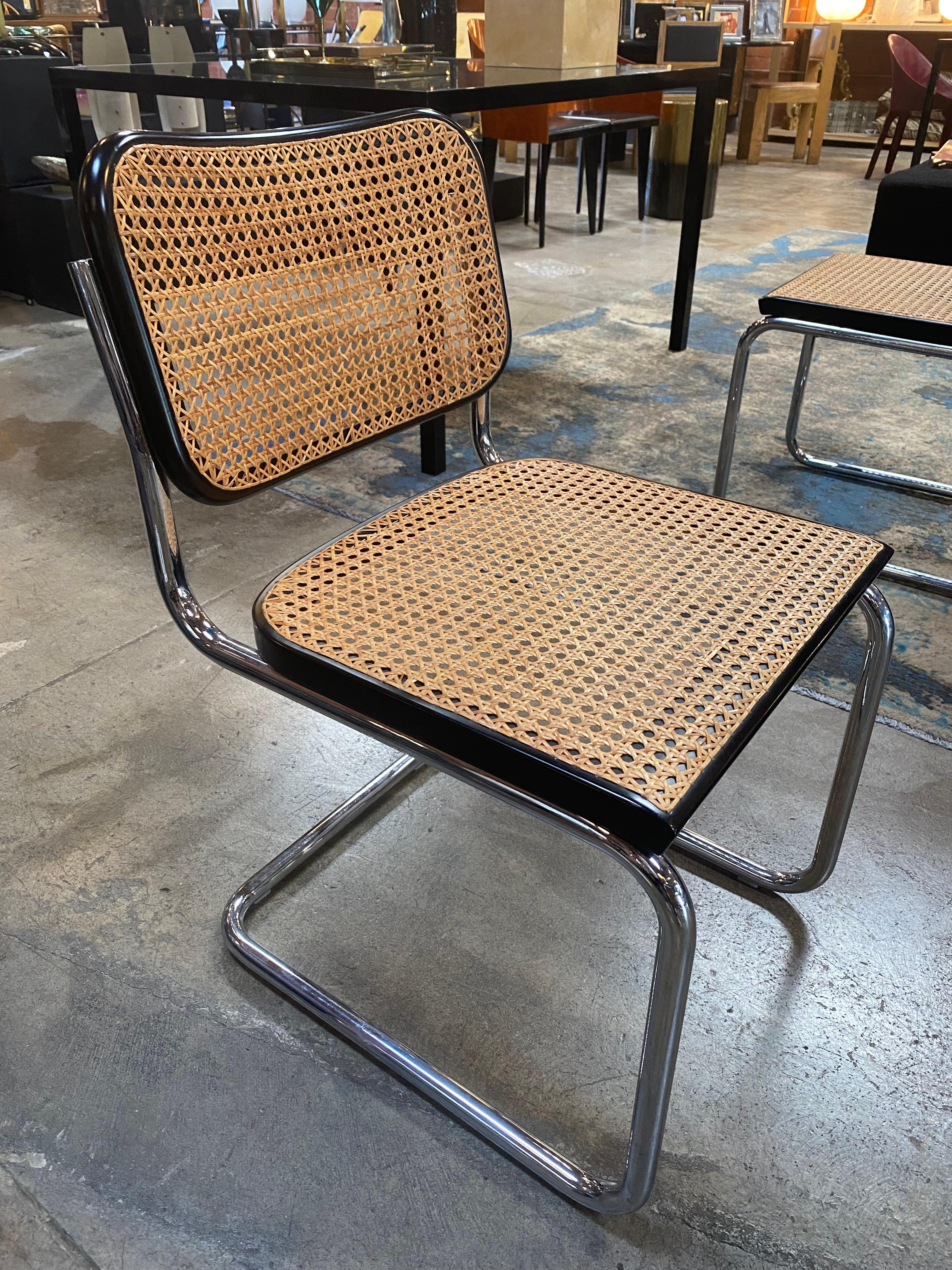 Fin du 20e siècle Ensemble de 2 chaises de salle à manger italiennes de style mi-siècle moderne par Marcel Breuer en vente