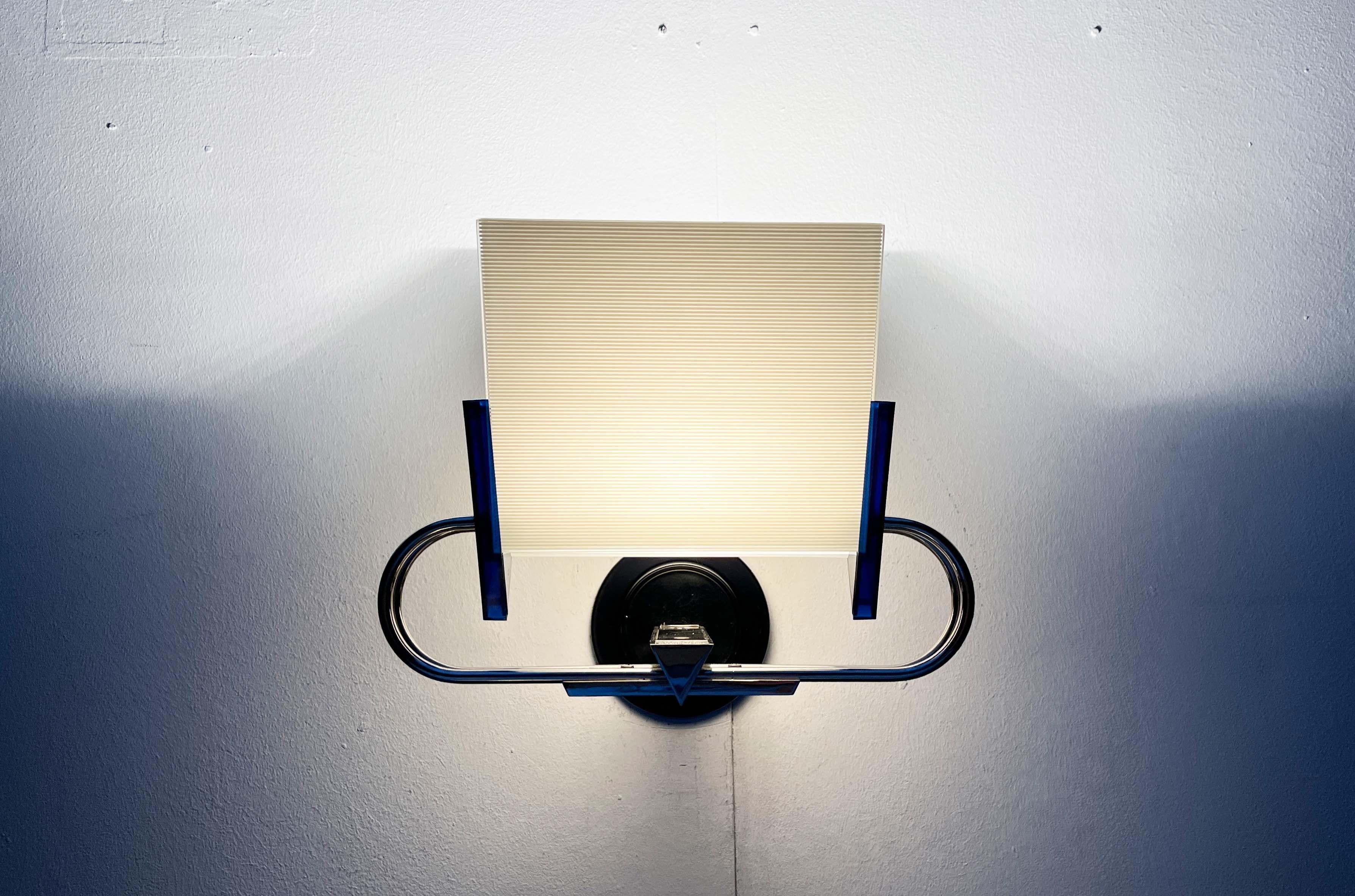 Juego de 2 apliques italianos postmodernos de murana Perry King S. Miranda Arteluce Años 80 en venta 3