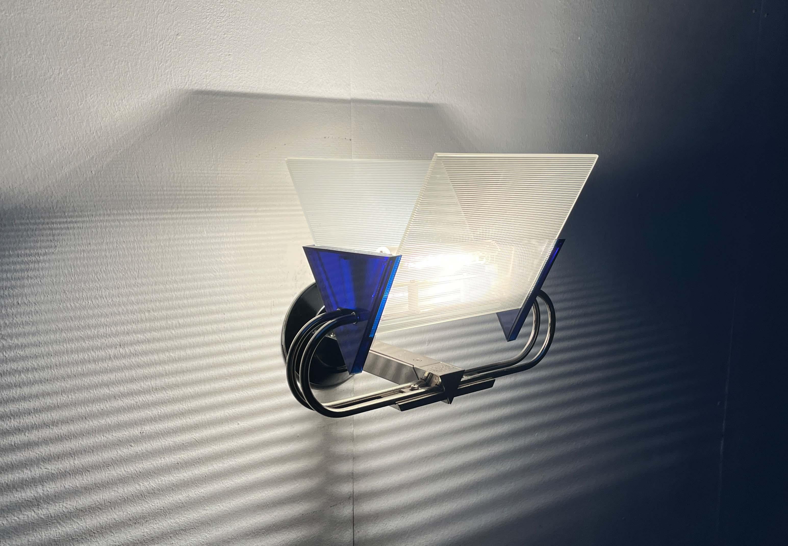 Dos apliques Murana del conocido fabricante Arteluce, diseñados por Perry A. King y S. Miranda en la década de 1980. Raros iconos del diseño posmoderno. Estos apliques también se utilizaron en la película clásica 