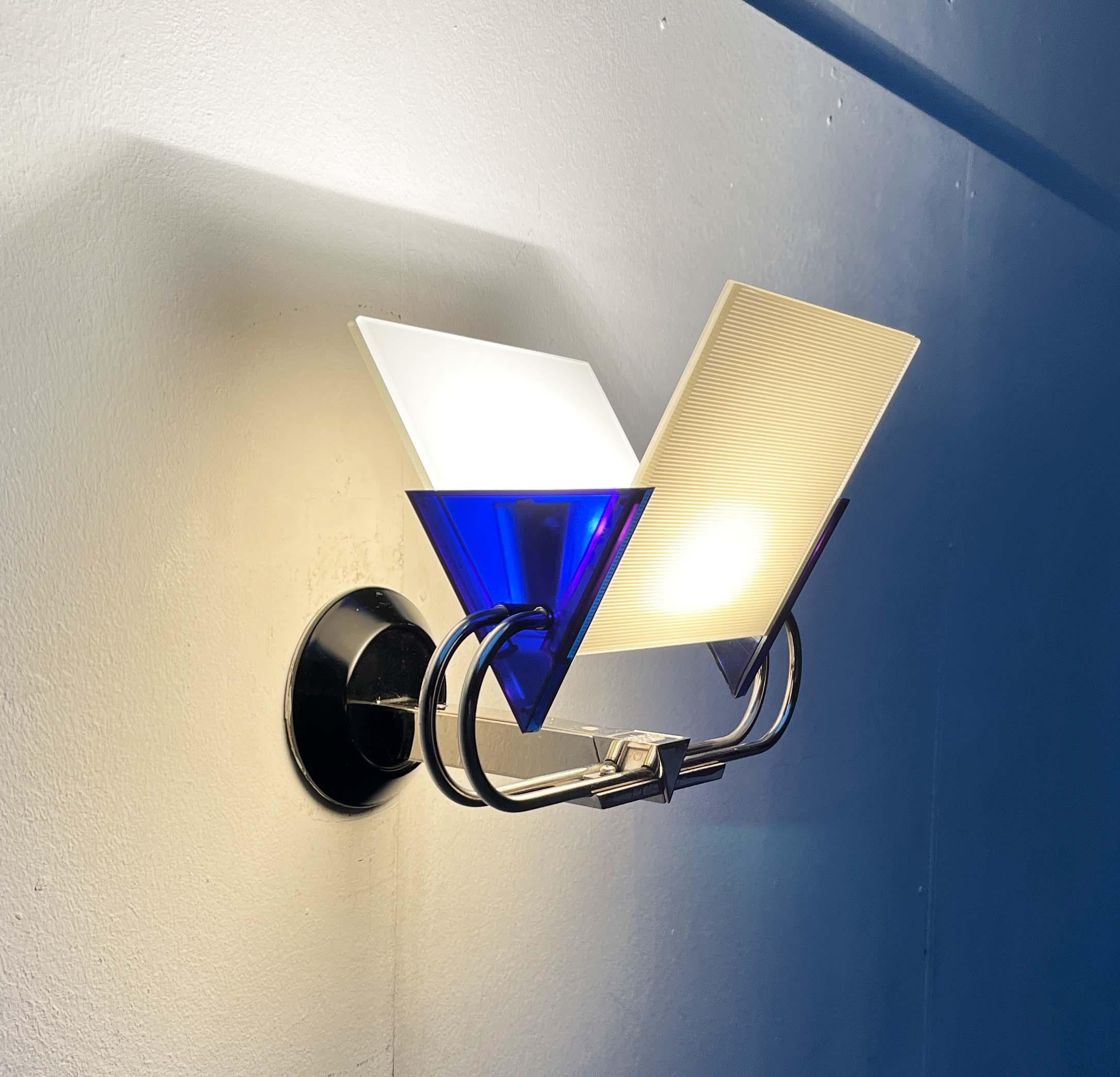 Juego de 2 apliques italianos postmodernos de murana Perry King S. Miranda Arteluce Años 80 siglo XX en venta