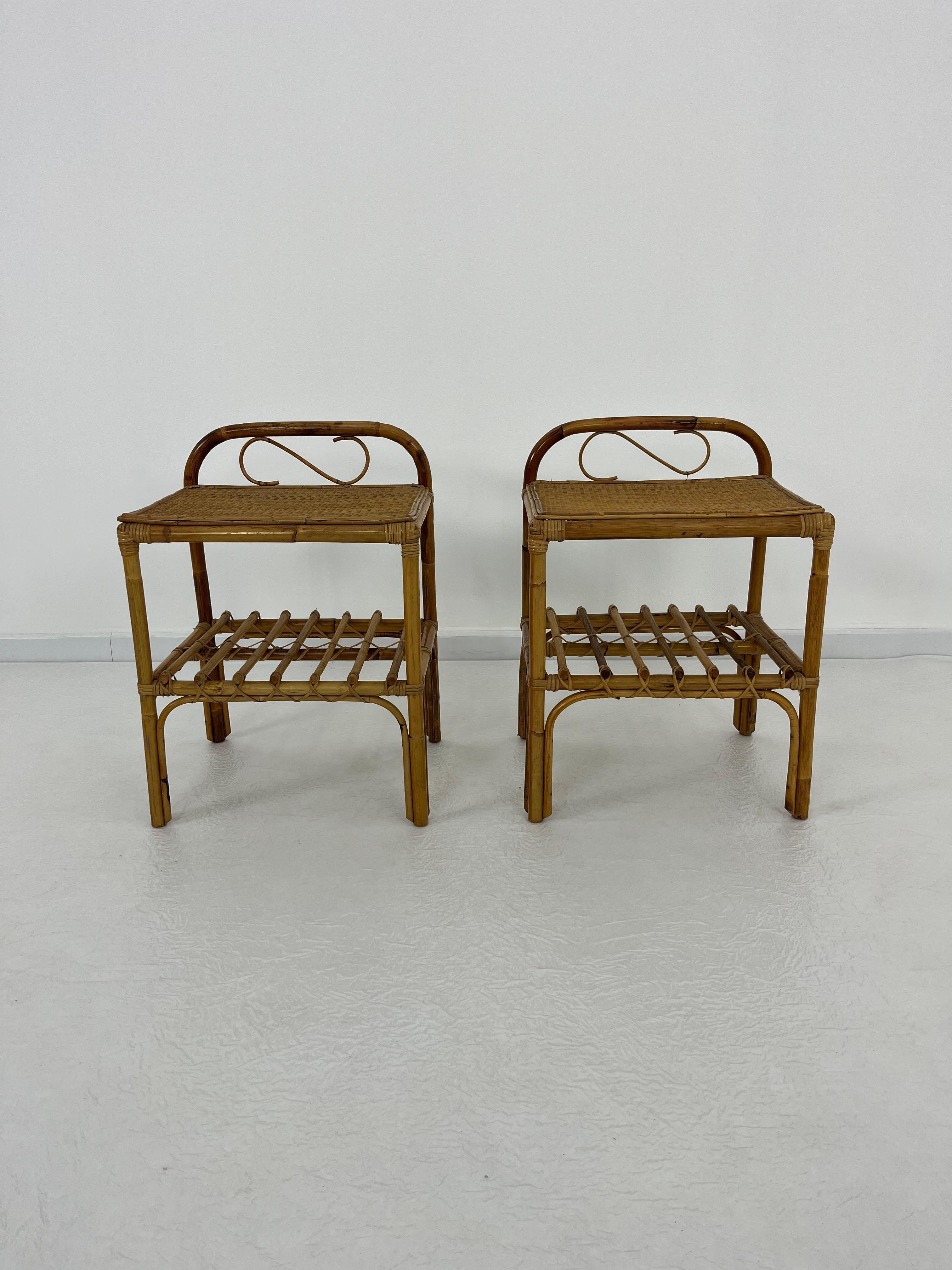 Set di 2 comodini italiani in rattan e bambù, anni '60
Condit e in buone condizioni.
Facevano parte dell'arredamento di una villa a Taormina.

