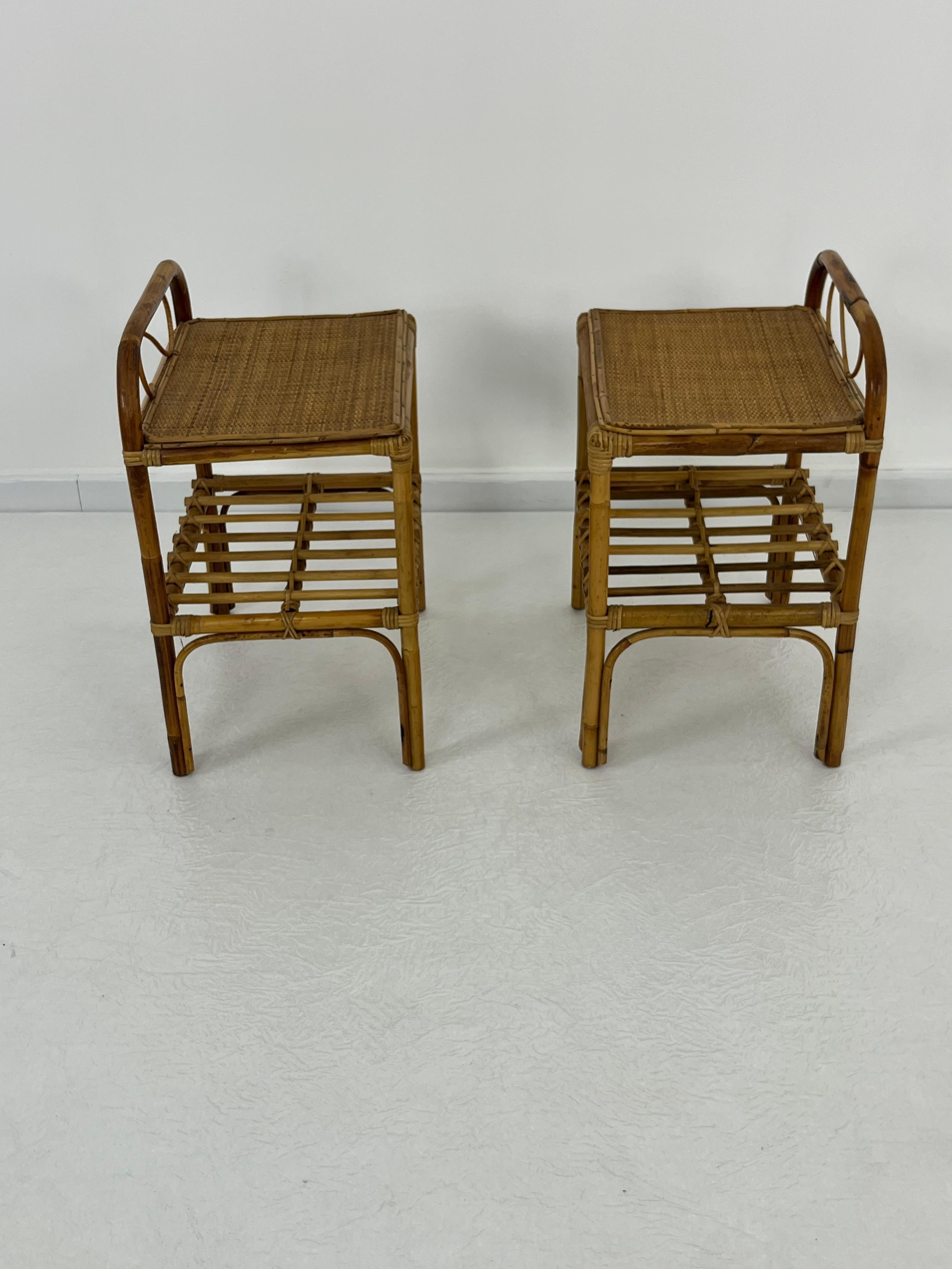 Metà XX secolo Set di 2 comodini italiani in rattan e bambù, anni '60 in vendita